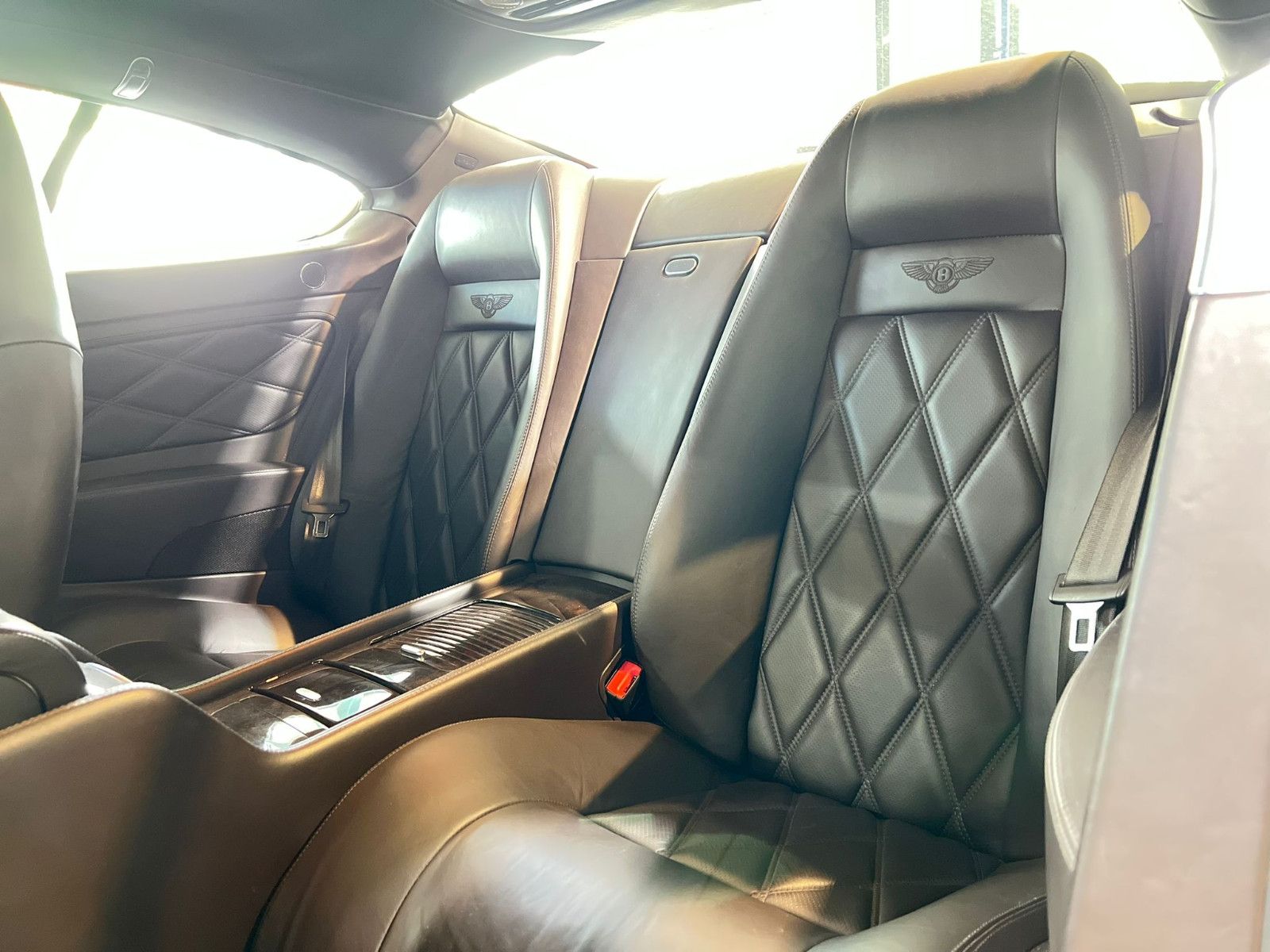 Fahrzeugabbildung Bentley Continental GT 6.0 W12|LEDER|MASSAGE|Keyless-Go|