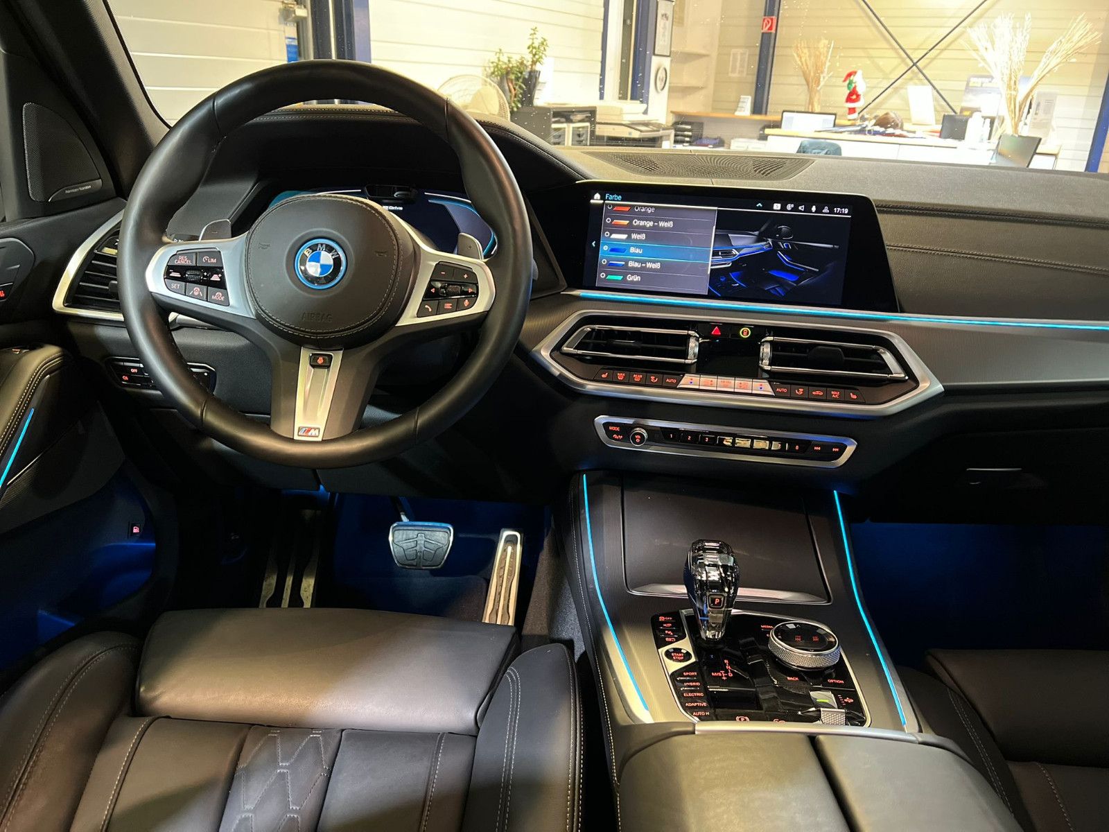 Fahrzeugabbildung BMW X5 xDrive 45 e M Sport|Pano Sky Lounge|Head-Up|
