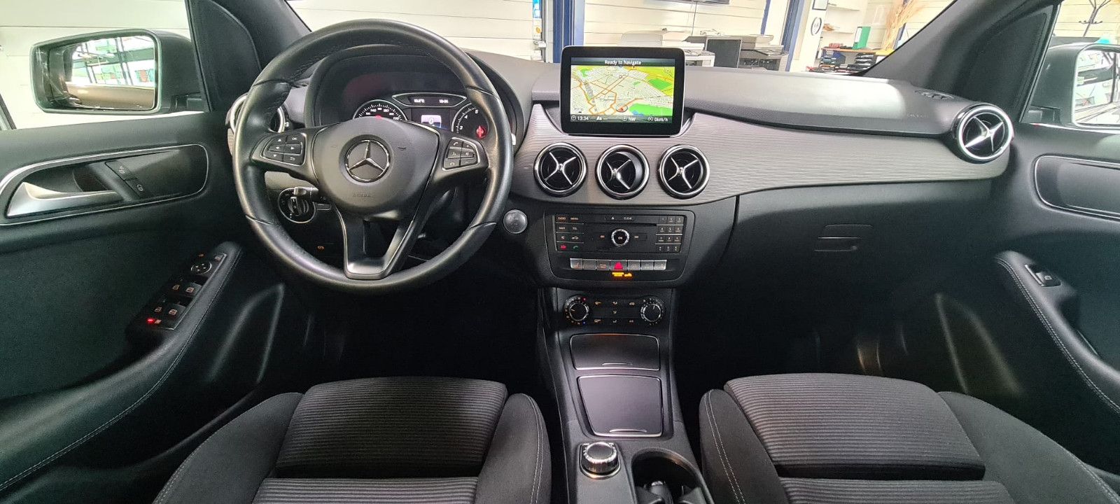 Fahrzeugabbildung Mercedes-Benz B 180 Automatik, Navigation, Rückfahrkamera