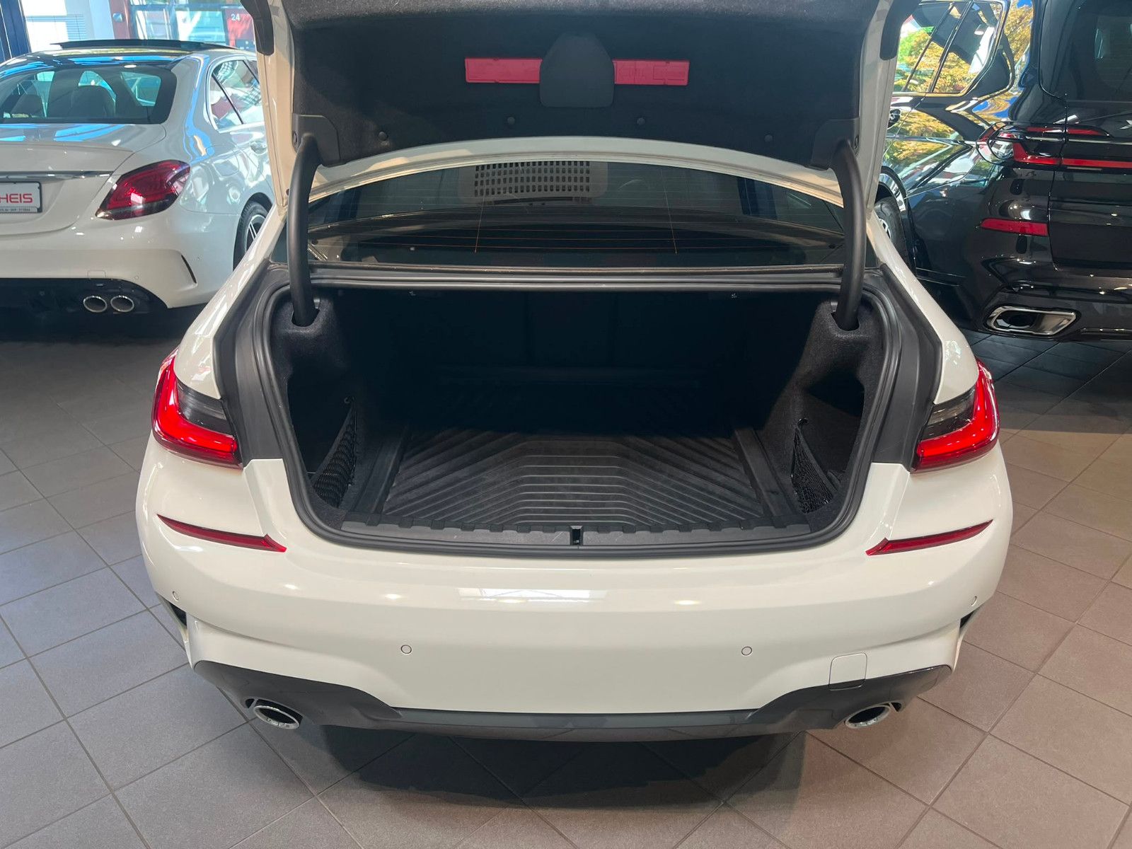 Fahrzeugabbildung BMW 320 d M Sport*LEDER*ALCANTARA*KEYLESS*