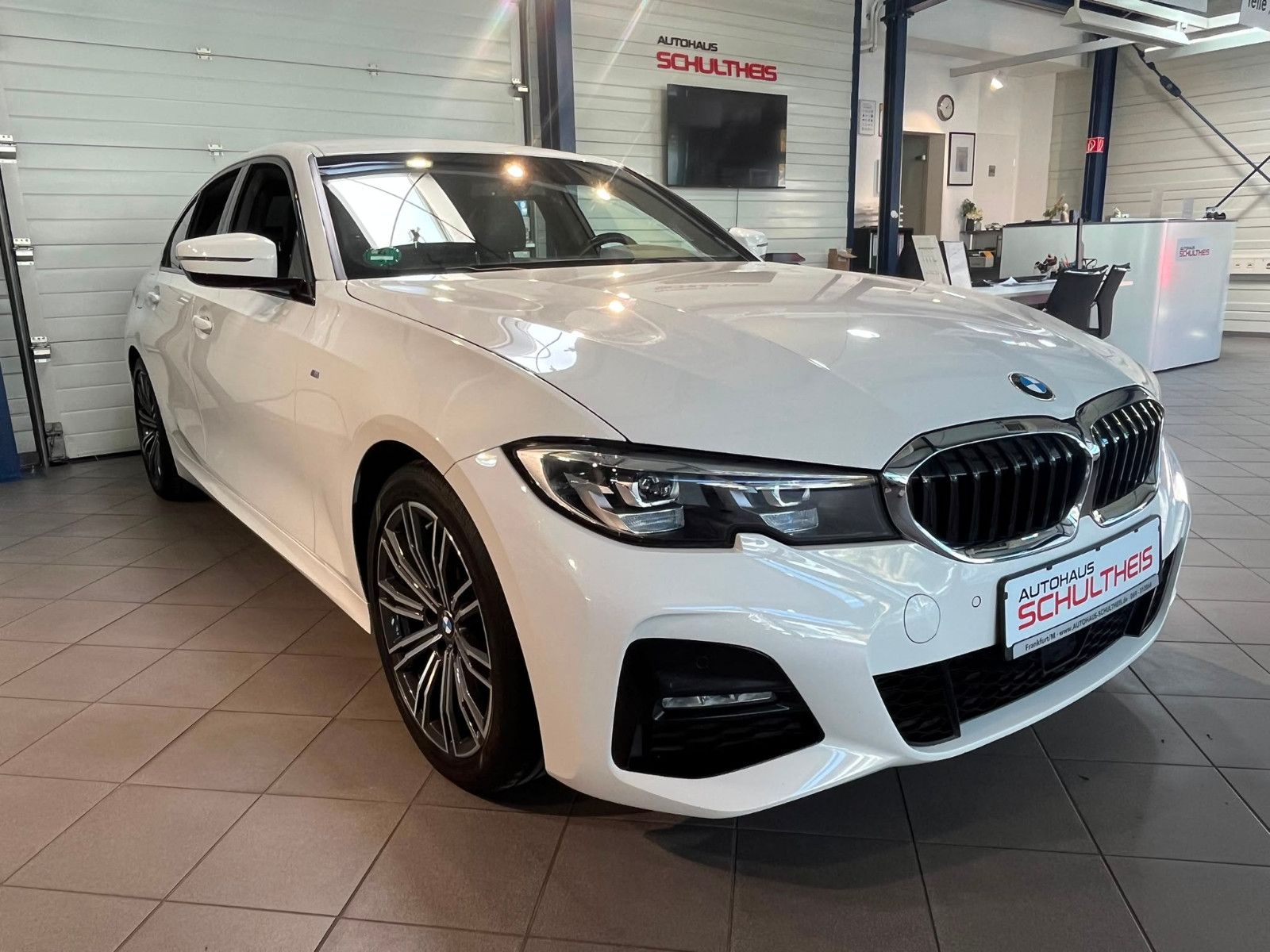 Fahrzeugabbildung BMW 320 d M Sport*LEDER*ALCANTARA*KEYLESS*