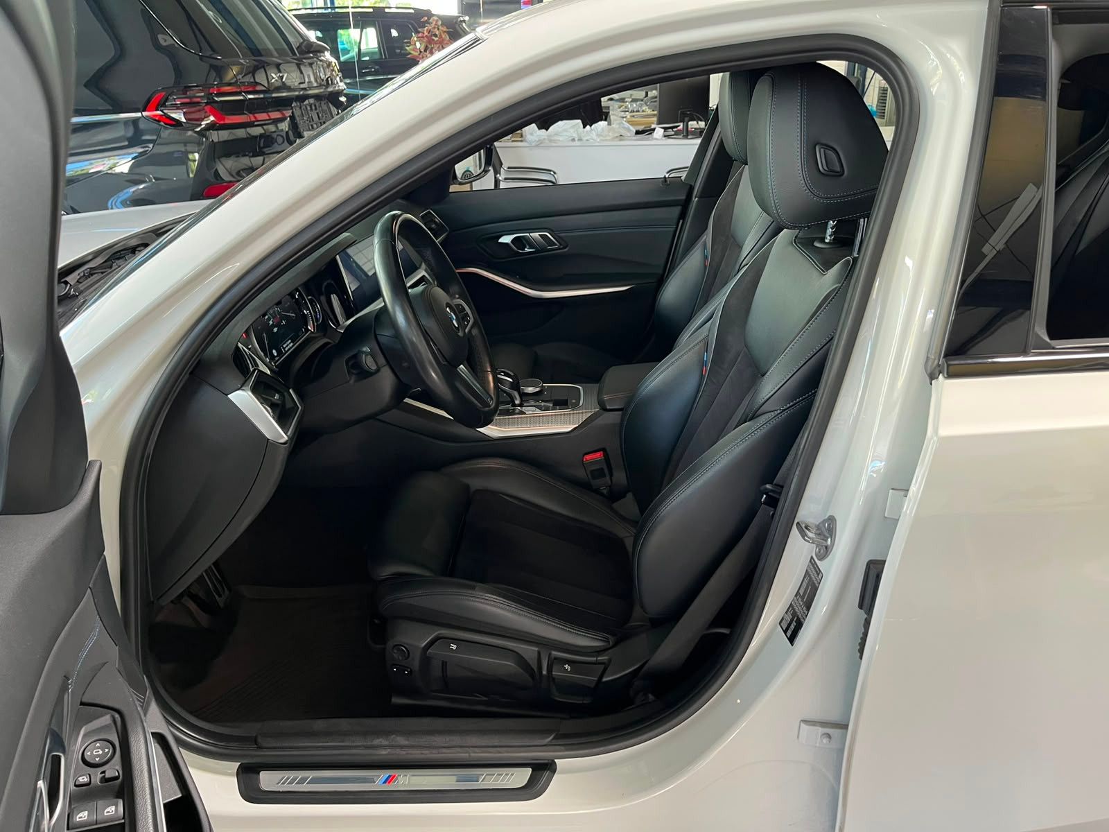 Fahrzeugabbildung BMW 320 d M Sport*LEDER*ALCANTARA*KEYLESS*