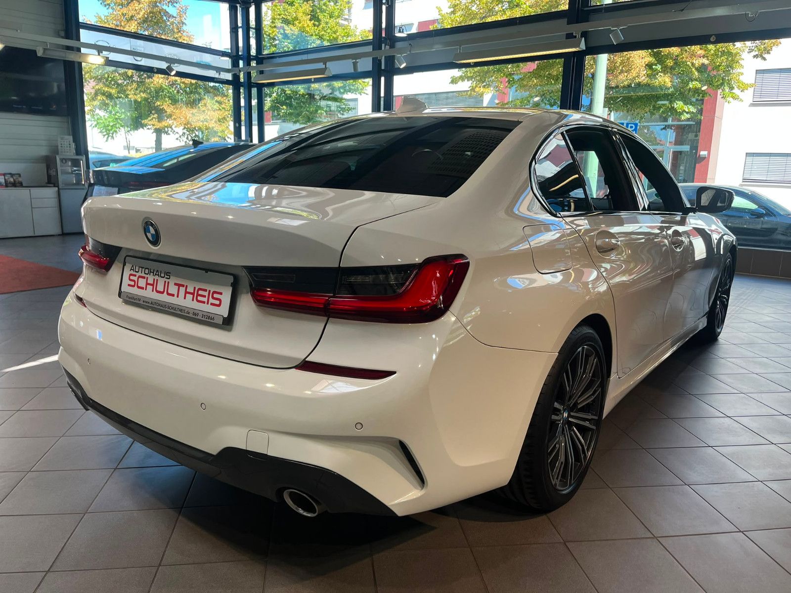 Fahrzeugabbildung BMW 320 d M Sport*LEDER*ALCANTARA*KEYLESS*