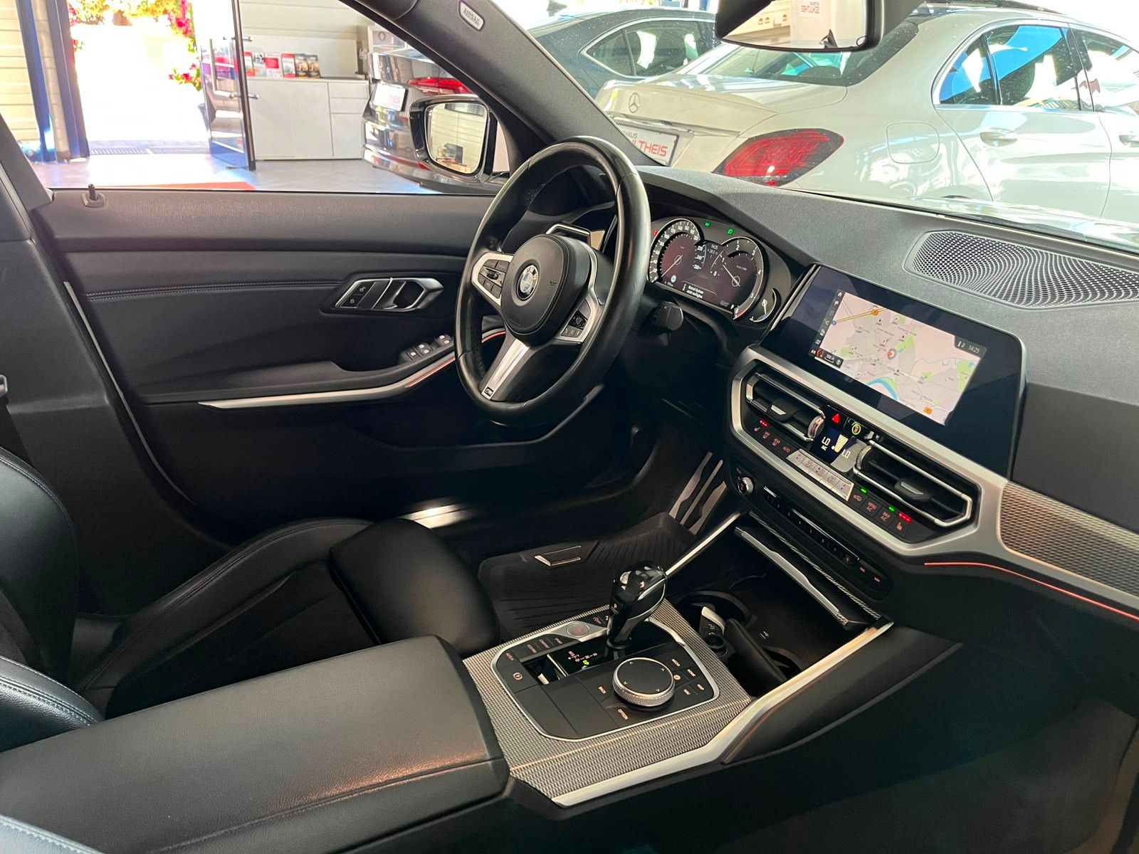 Fahrzeugabbildung BMW 320 d M Sport*LEDER*ALCANTARA*KEYLESS*