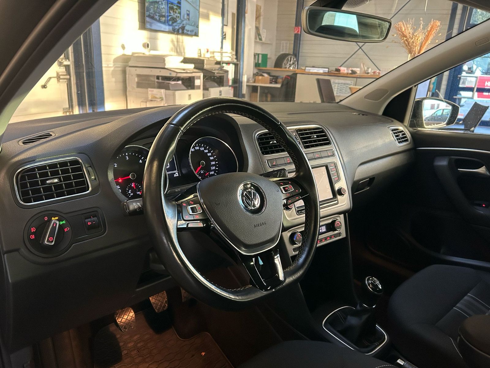 Fahrzeugabbildung Volkswagen Polo 1.4 TDI V Lounge*NAVI*PDC*SHZ*APPLECARPLAY