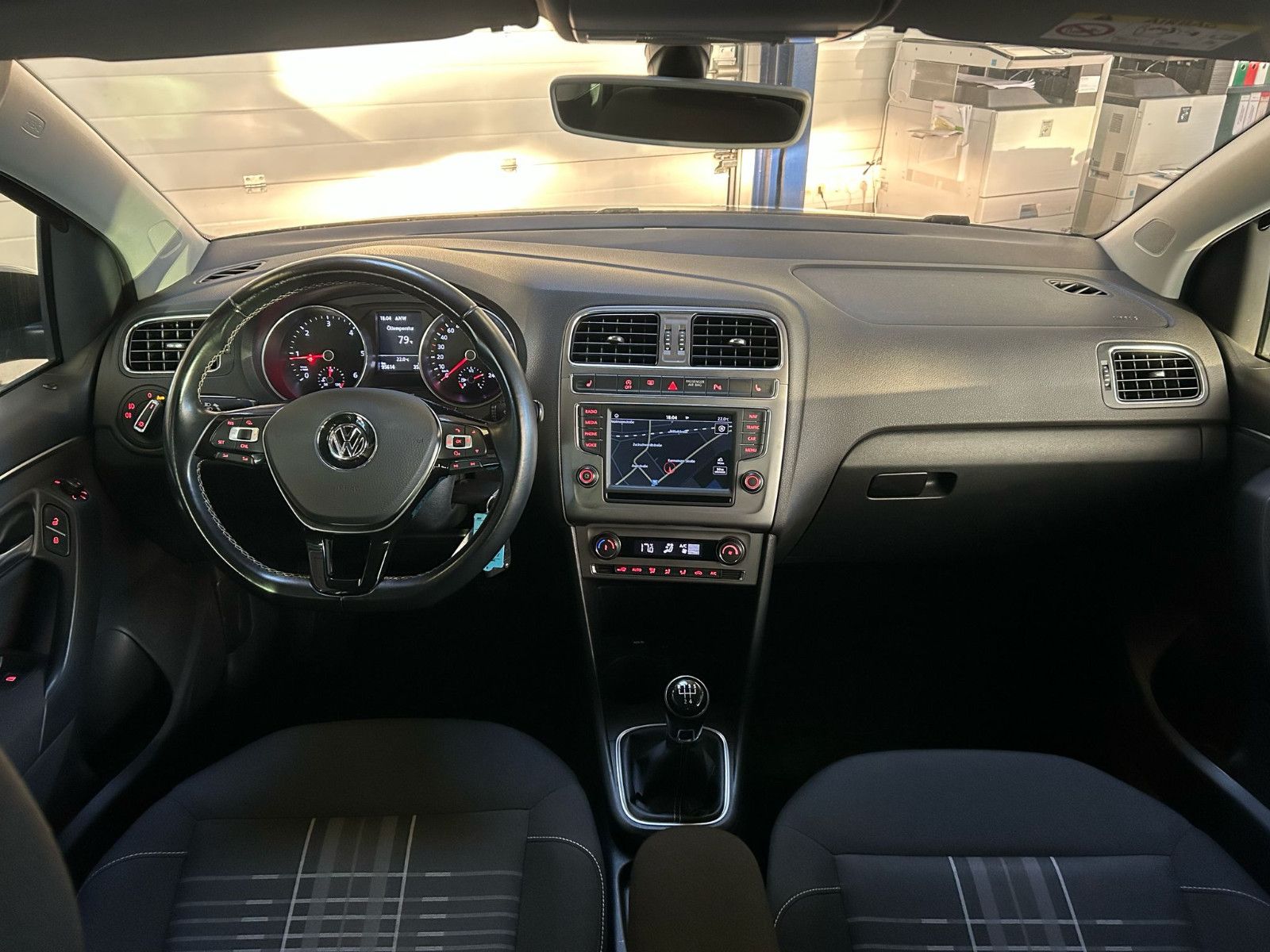 Fahrzeugabbildung Volkswagen Polo 1.4 TDI V Lounge*NAVI*PDC*SHZ*APPLECARPLAY