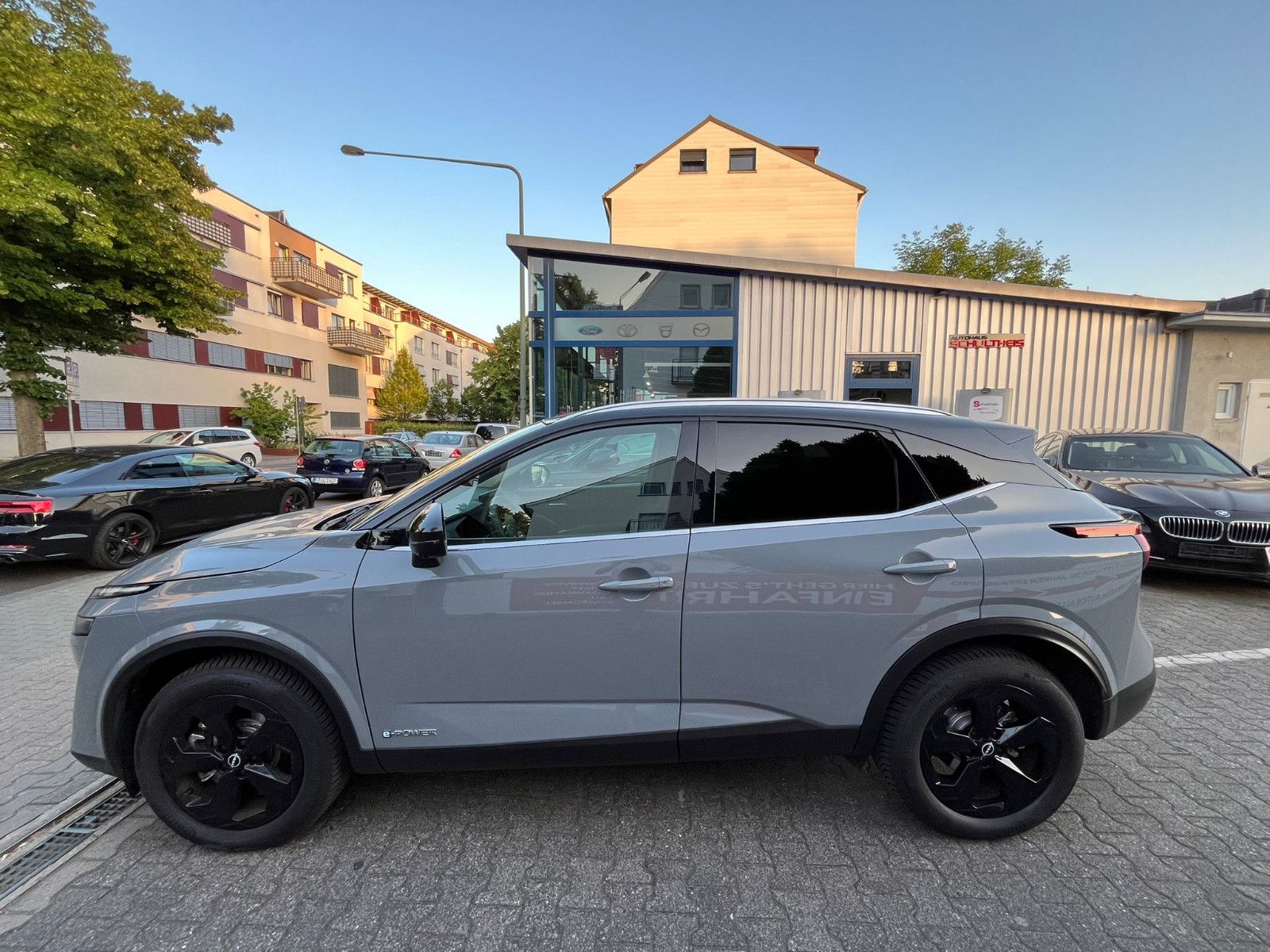 Fahrzeugabbildung Nissan Qashqai Black Editon e-Power*PANO*GARANTIE*RFK