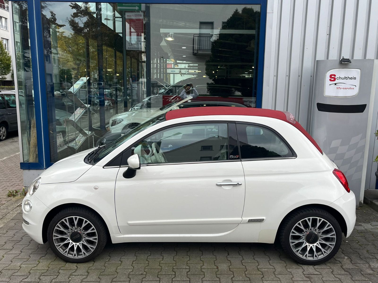 Fahrzeugabbildung Fiat 500C*NAVI*APPLECARPLAY*