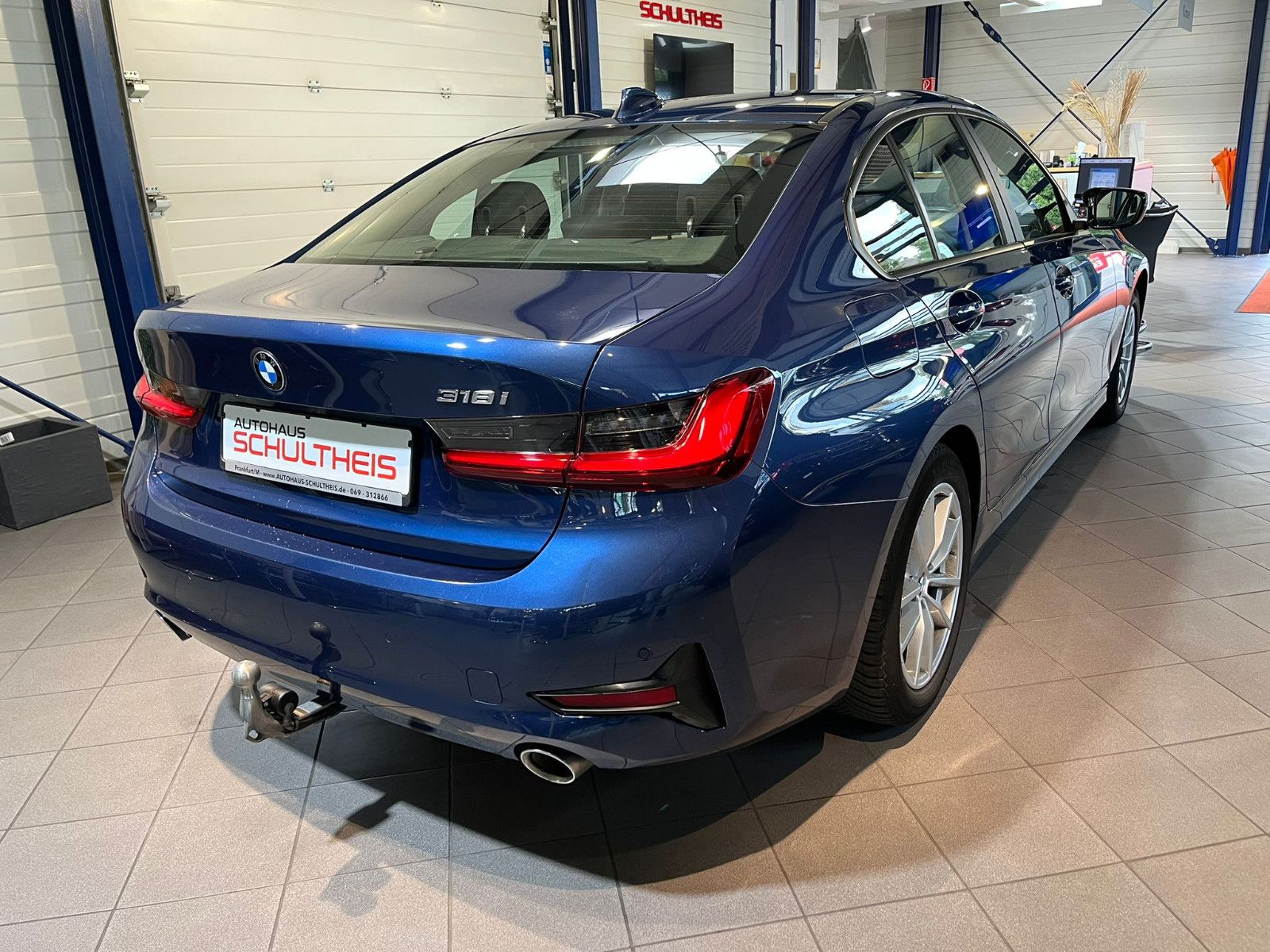 Fahrzeugabbildung BMW 318 i Advantage |Automatik|ServiceVertrag|Faceli