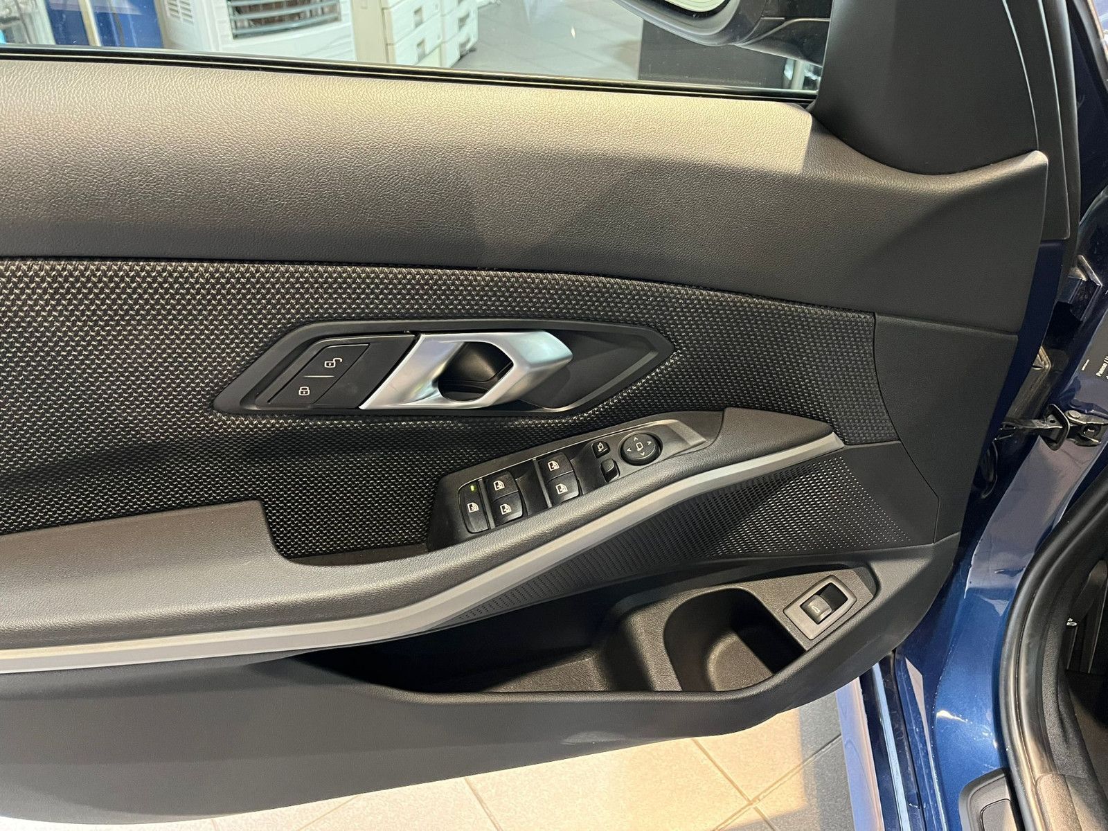 Fahrzeugabbildung BMW 318 i Advantage |Automatik|ServiceVertrag|Faceli