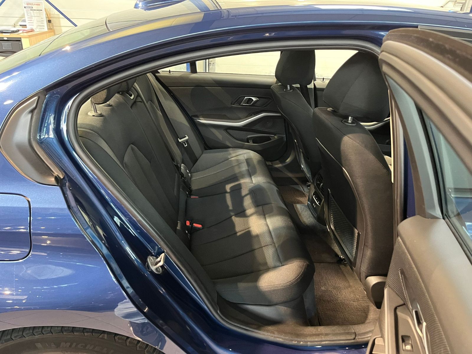 Fahrzeugabbildung BMW 318 i Advantage |Automatik|ServiceVertrag|Faceli