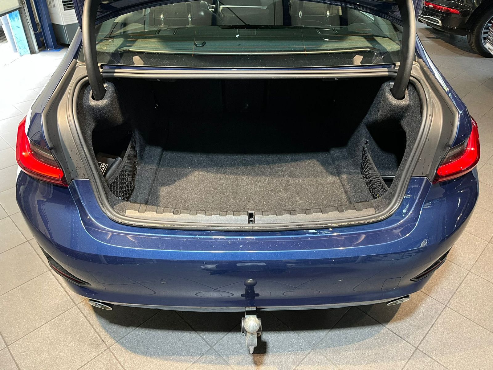 Fahrzeugabbildung BMW 318 i Advantage |Automatik|ServiceVertrag|Faceli