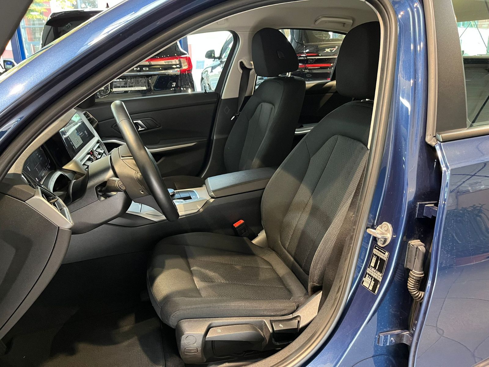 Fahrzeugabbildung BMW 318 i Advantage |Automatik|ServiceVertrag|Faceli