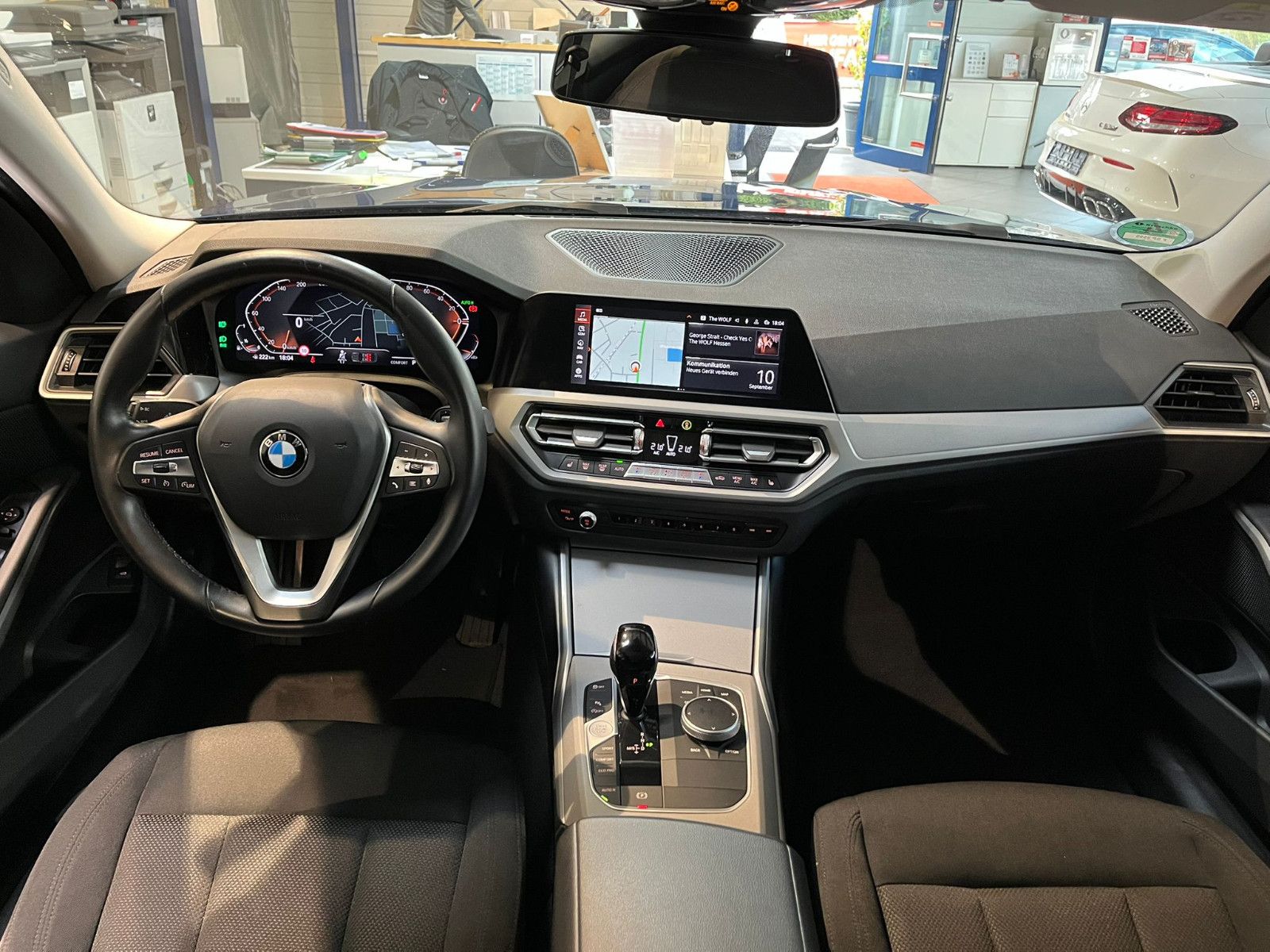 Fahrzeugabbildung BMW 318 i Advantage |Automatik|ServiceVertrag|Faceli
