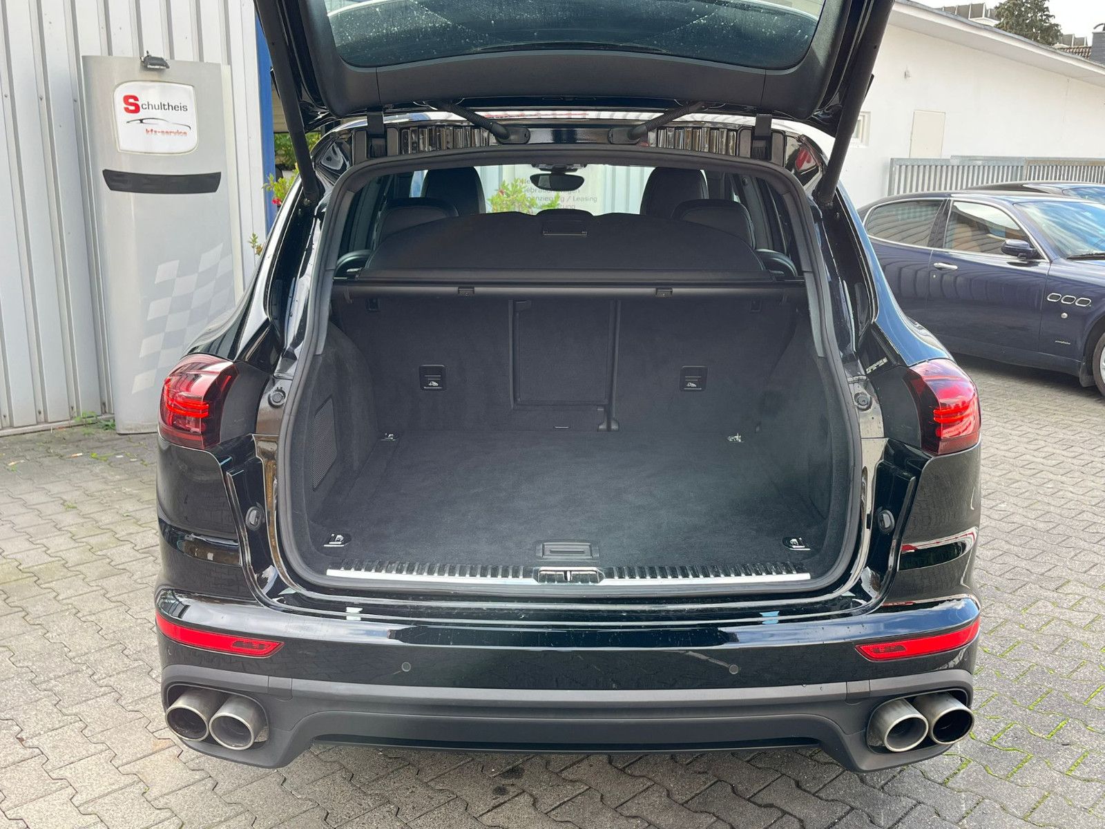 Fahrzeugabbildung Porsche Cayenne S E-Hybrid*18WEGE*NAVI*RFK*BOSE