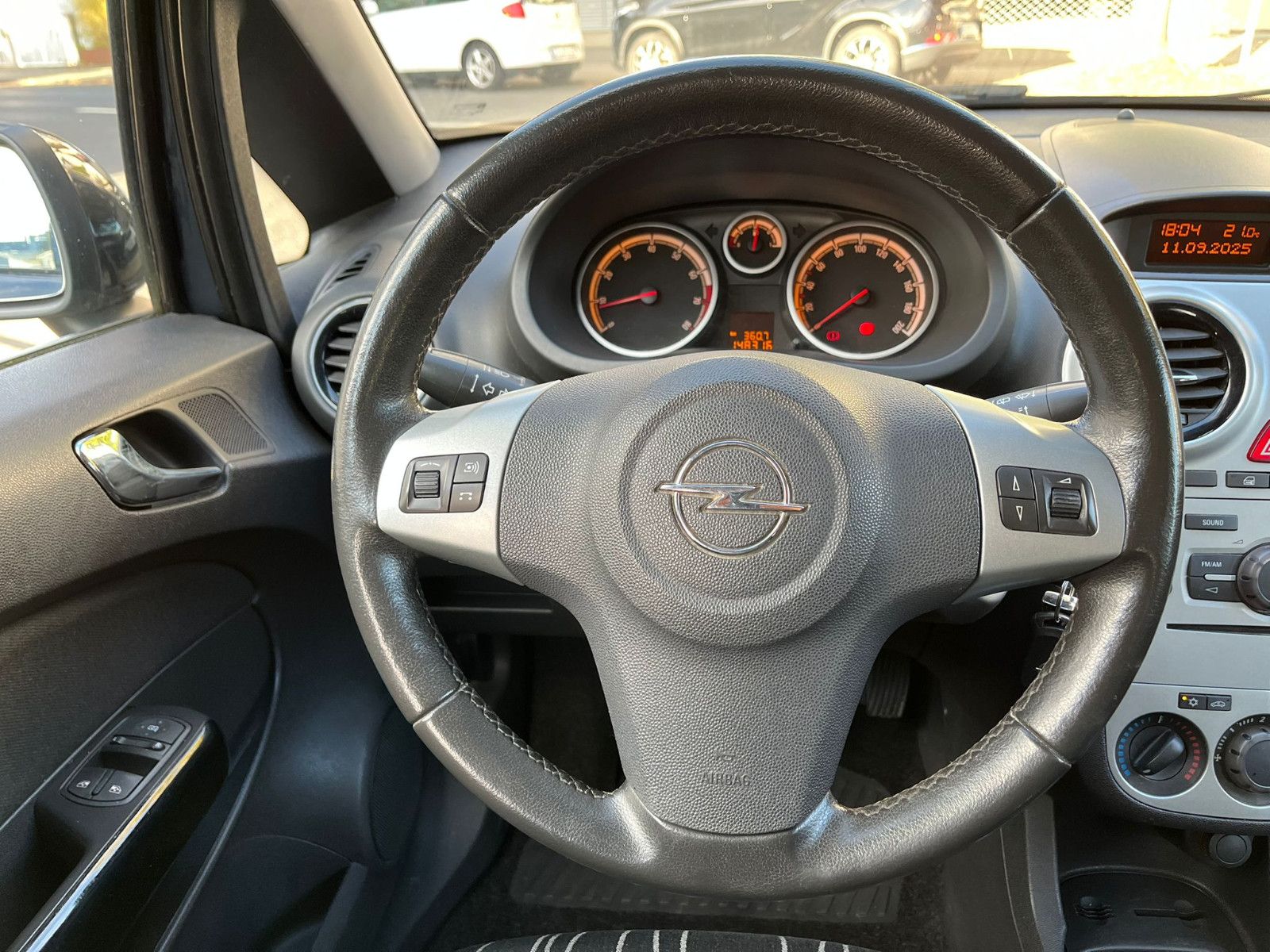 Fahrzeugabbildung Opel Corsa 1.2 PDC*KLIMA*SITZHEIZUNG*