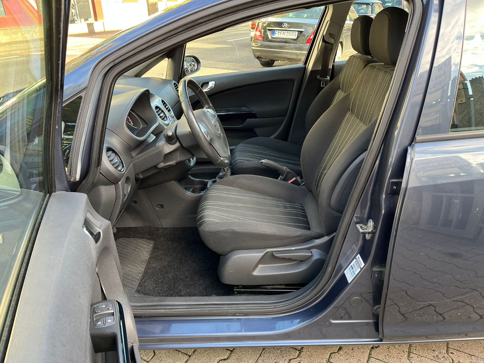 Fahrzeugabbildung Opel Corsa 1.2 PDC*KLIMA*SITZHEIZUNG*