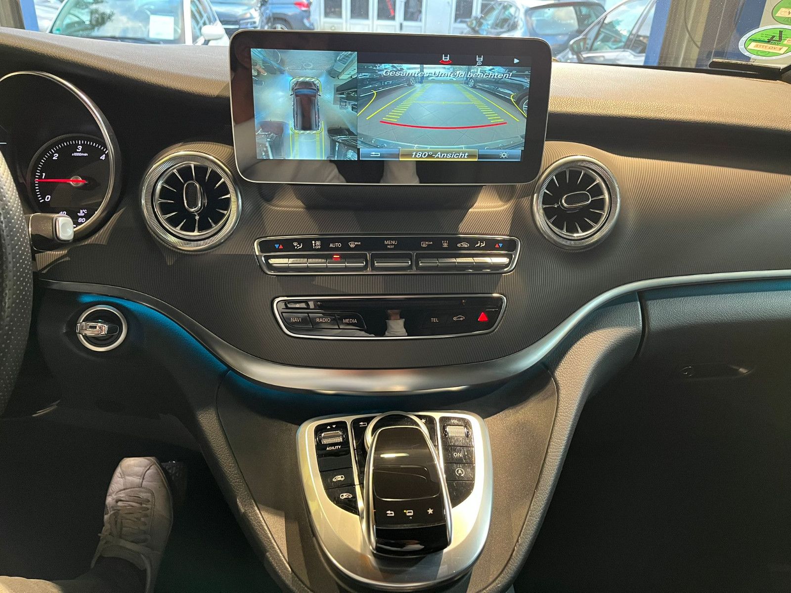 Fahrzeugabbildung Mercedes-Benz V 250 CDI AVANTGARDE EDITON*8SITZER