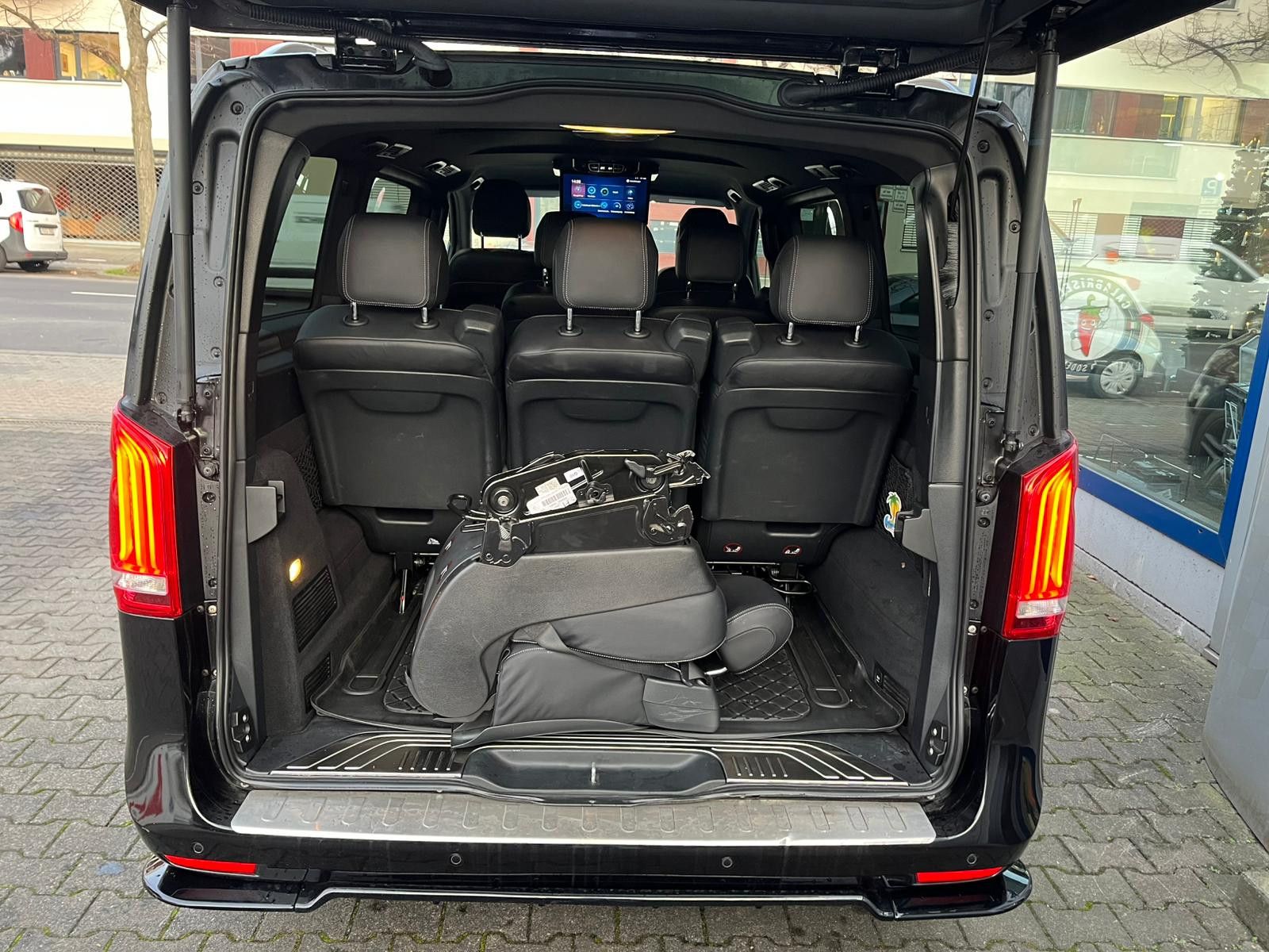 Fahrzeugabbildung Mercedes-Benz V 250 CDI AVANTGARDE EDITON*8SITZER