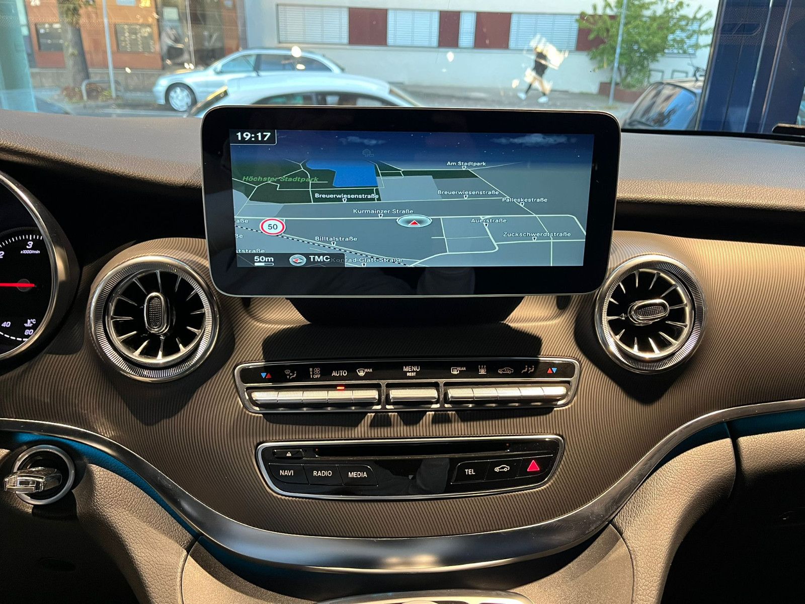 Fahrzeugabbildung Mercedes-Benz V 250 CDI AVANTGARDE EDITON*8SITZER