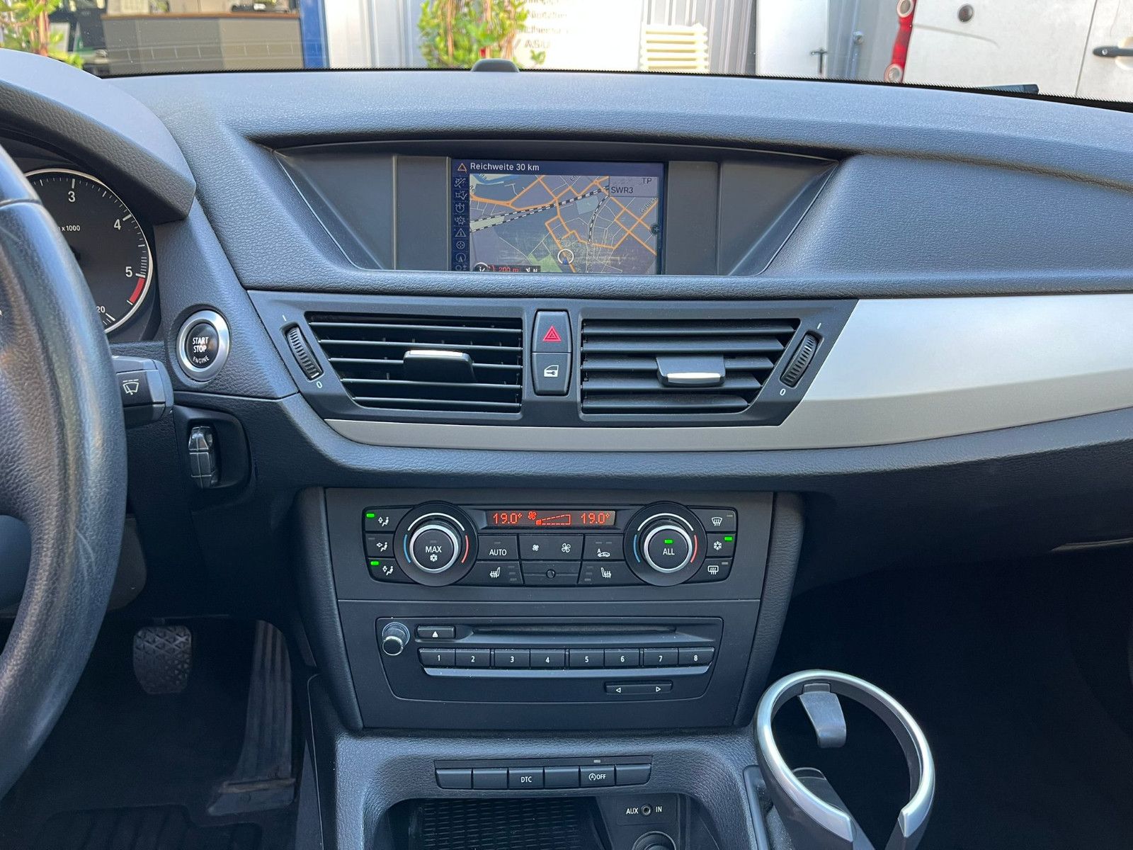 Fahrzeugabbildung BMW X1 18 d sDrive*PANO*LEDER*NAVI*AHK