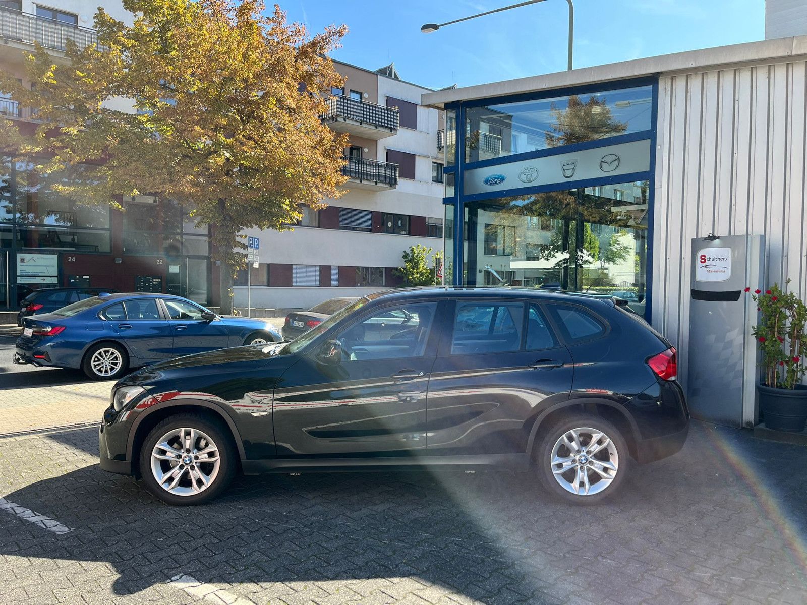 Fahrzeugabbildung BMW X1 18 d sDrive*PANO*LEDER*NAVI*AHK