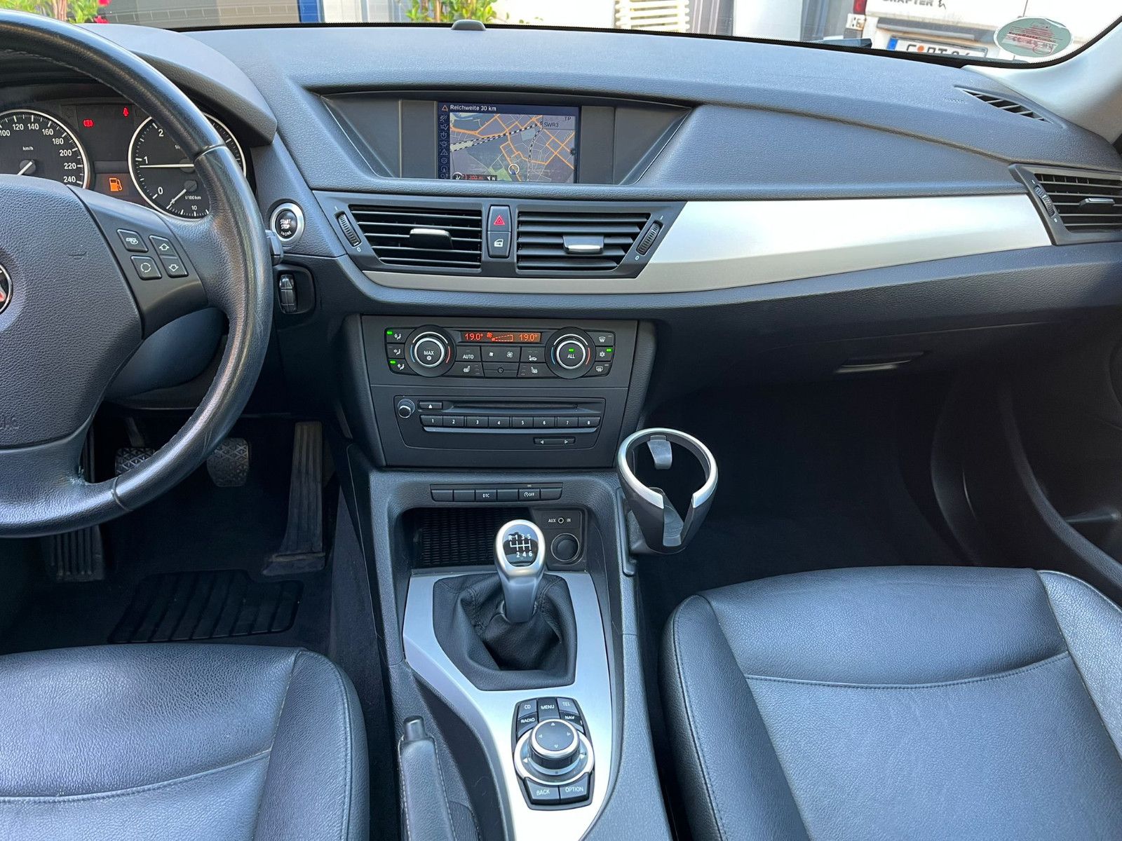 Fahrzeugabbildung BMW X1 18 d sDrive*PANO*LEDER*NAVI*AHK