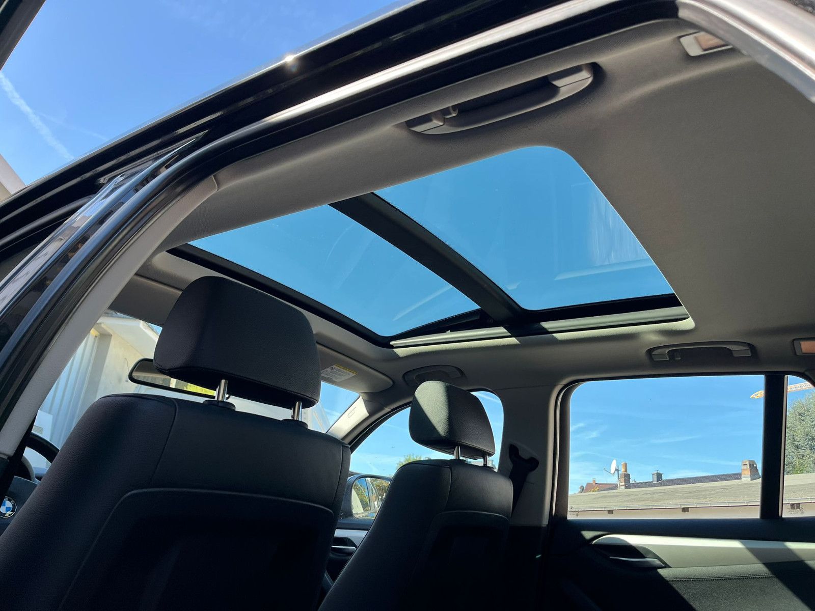 Fahrzeugabbildung BMW X1 18 d sDrive*PANO*LEDER*NAVI*AHK