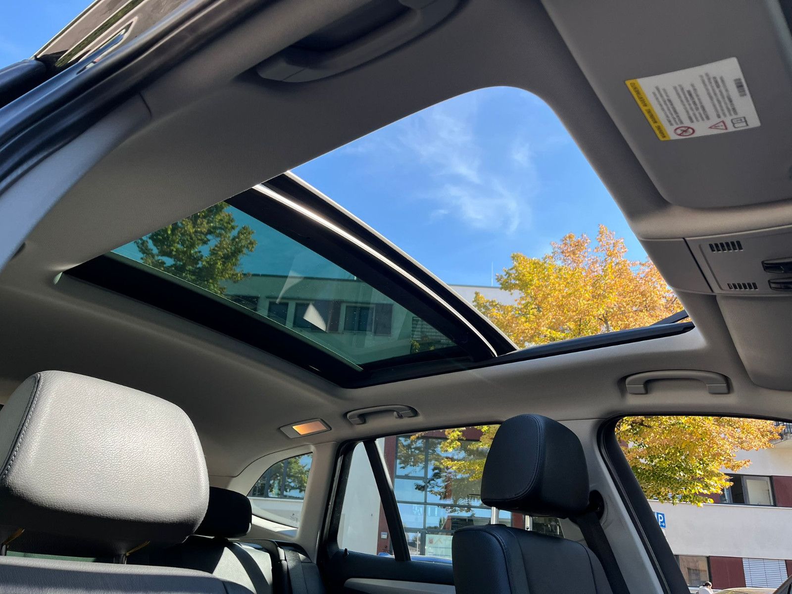 Fahrzeugabbildung BMW X1 18 d sDrive*PANO*LEDER*NAVI*AHK