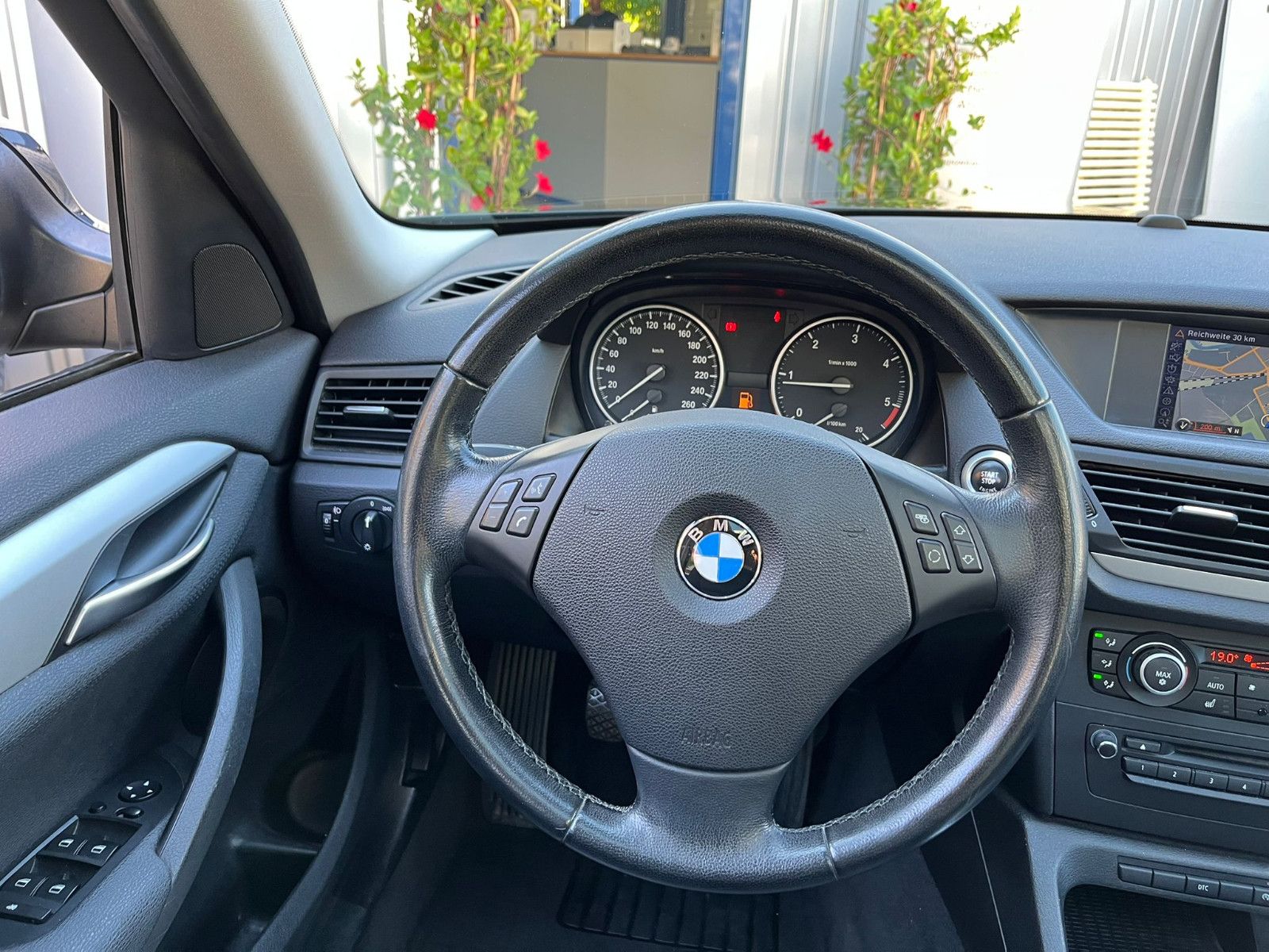 Fahrzeugabbildung BMW X1 18 d sDrive*PANO*LEDER*NAVI*AHK