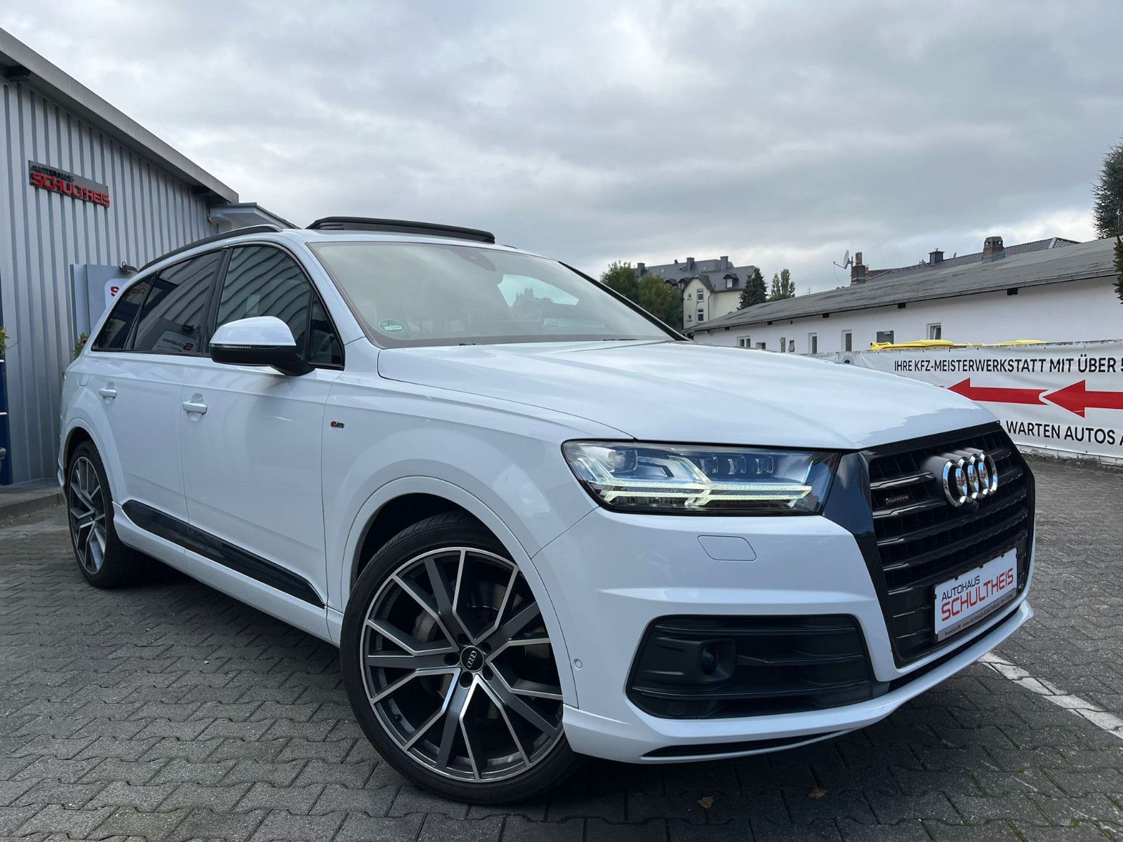 Fahrzeugabbildung Audi Q7 3.0 TDI quattro|3xS-LINE|PANO|360°|LED|7-Sitz