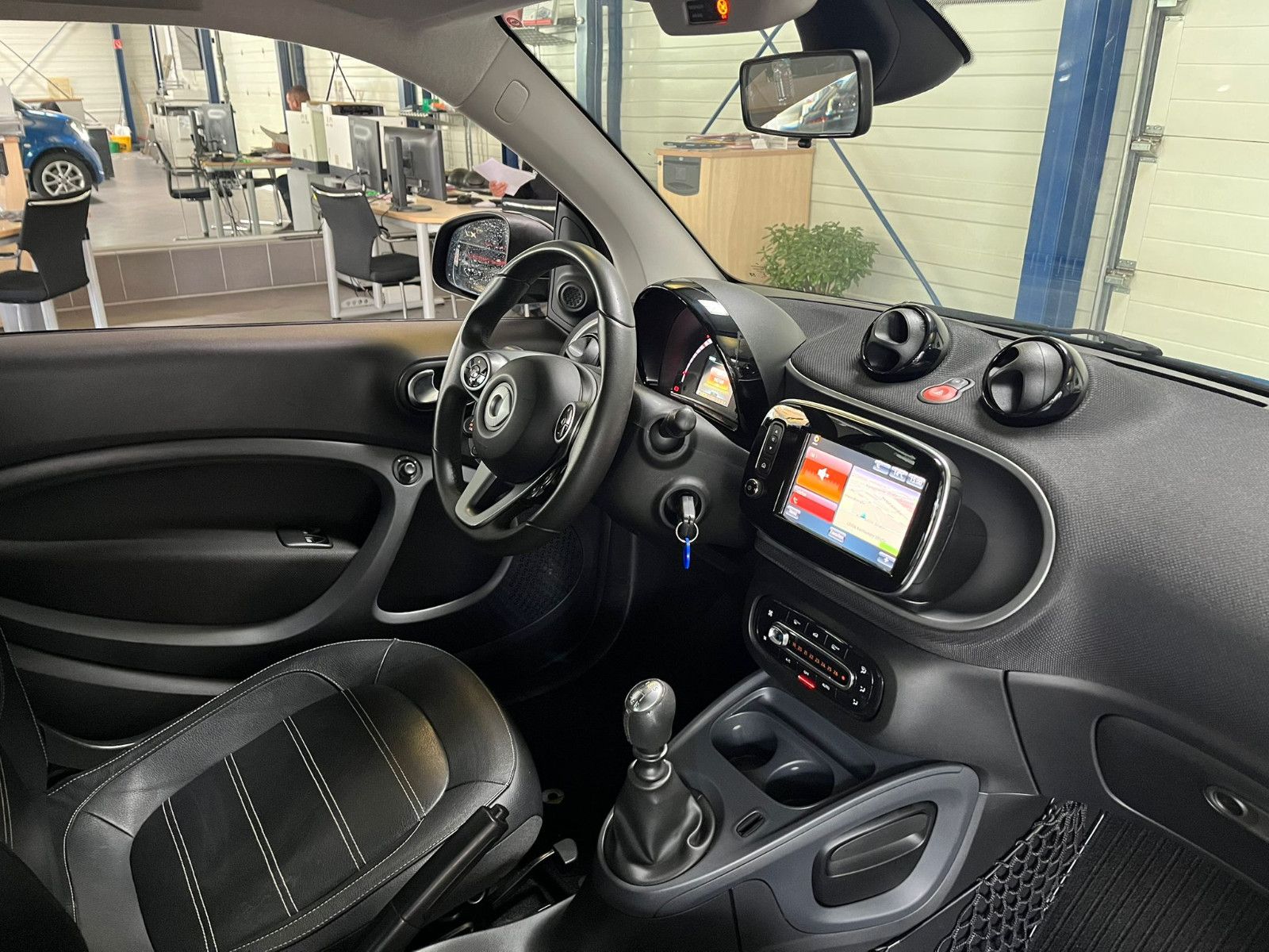 Fahrzeugabbildung Smart ForTwo coupe Basis 90PS*NAVI*SHZ*KLIMA*PANO