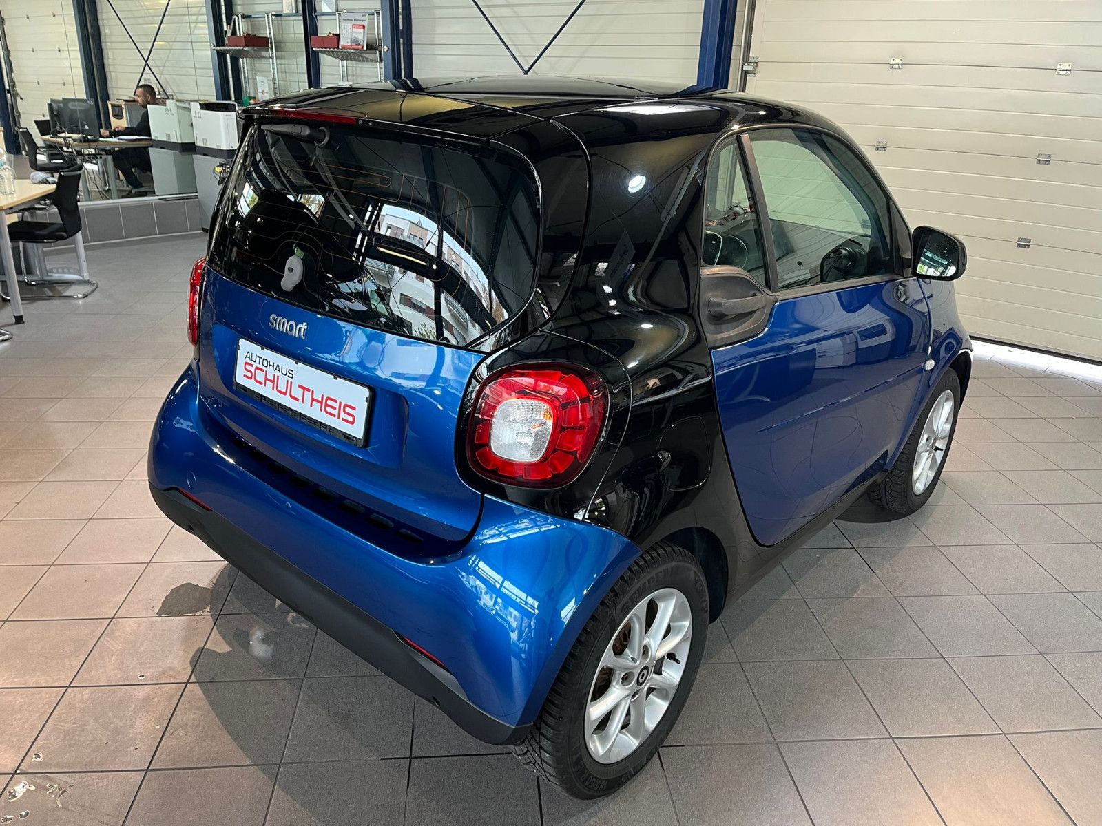 Fahrzeugabbildung Smart ForTwo coupe Basis 90PS*NAVI*SHZ*KLIMA*PANO