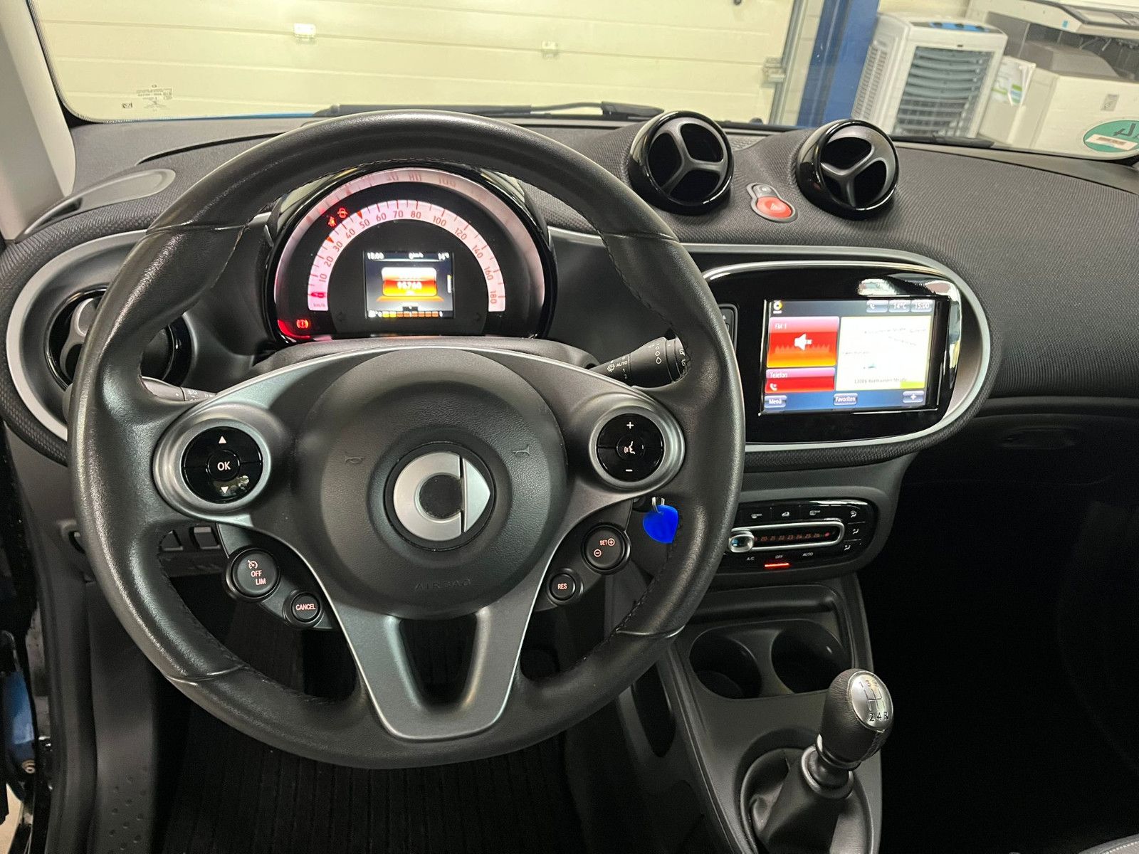 Fahrzeugabbildung Smart ForTwo coupe Basis 90PS*NAVI*SHZ*KLIMA*PANO