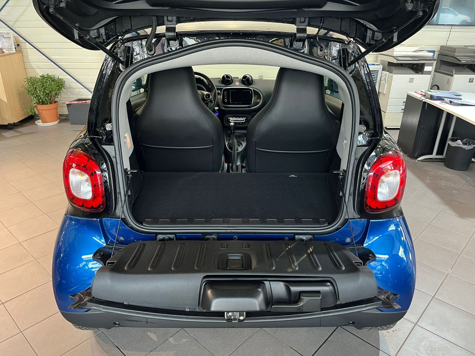 Fahrzeugabbildung Smart ForTwo coupe Basis 90PS*NAVI*SHZ*KLIMA*PANO