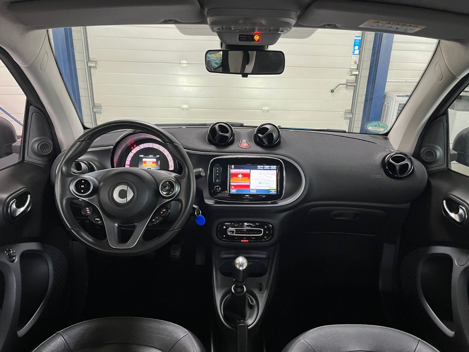 Fahrzeugabbildung Smart ForTwo coupe Basis 90PS*NAVI*SHZ*KLIMA*PANO