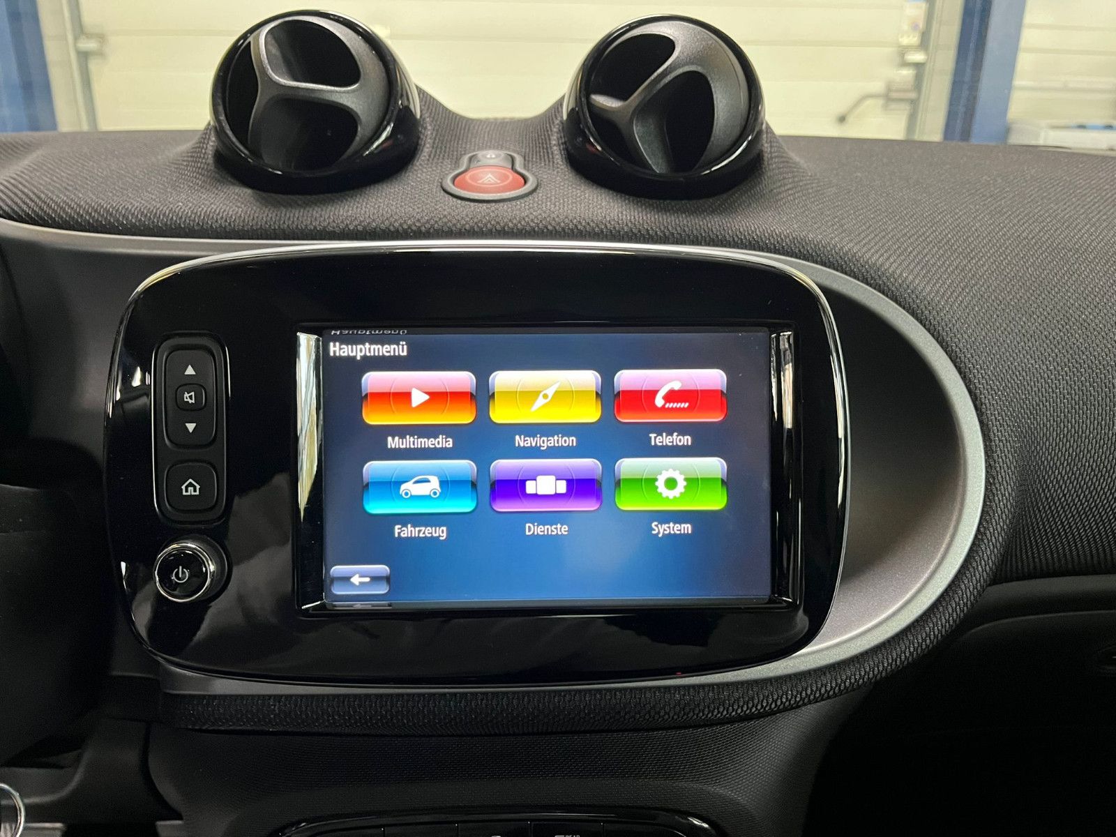 Fahrzeugabbildung Smart ForTwo coupe Basis 90PS*NAVI*SHZ*KLIMA*PANO