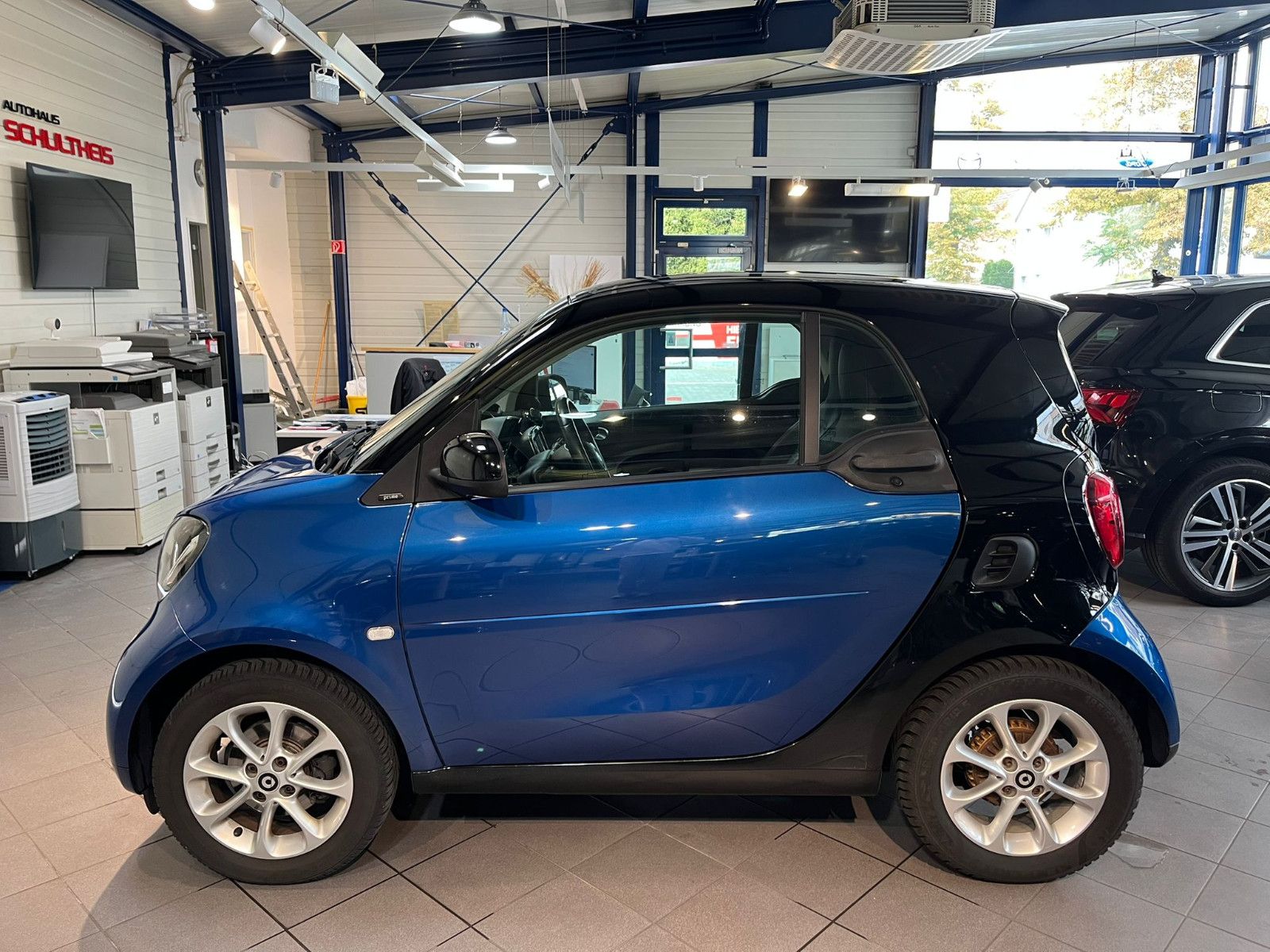 Fahrzeugabbildung Smart ForTwo coupe Basis 90PS*NAVI*SHZ*KLIMA*PANO