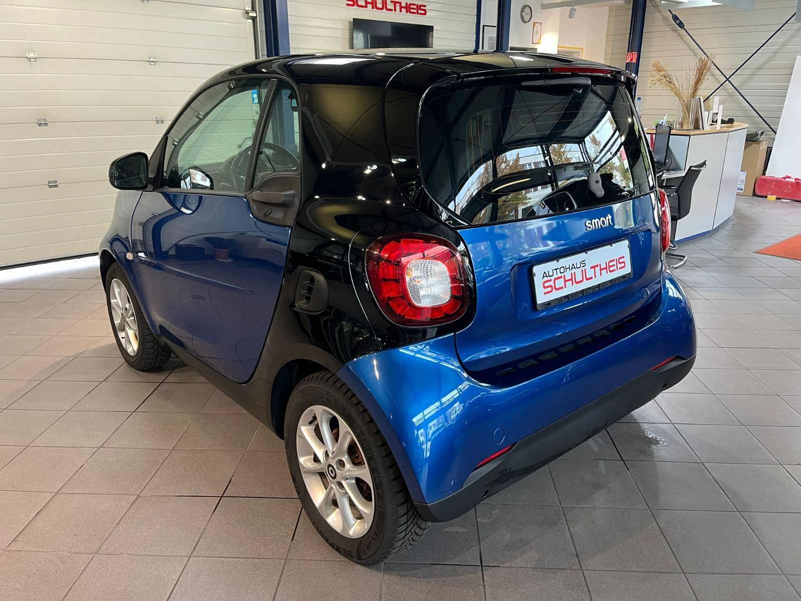 Fahrzeugabbildung Smart ForTwo coupe Basis 90PS*NAVI*SHZ*KLIMA*PANO