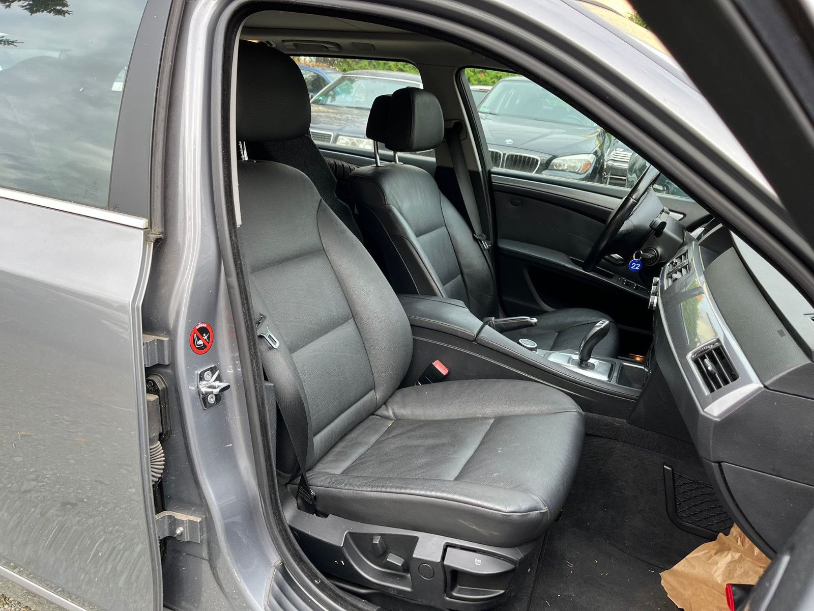 Fahrzeugabbildung BMW 525I Touring *PANO*NAVI*SHZ*