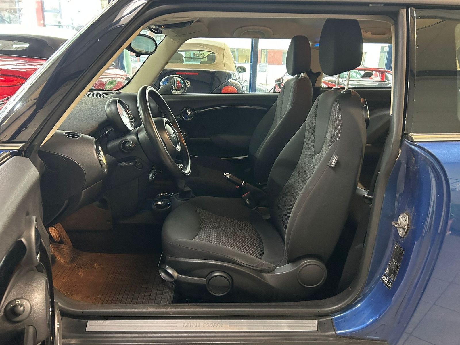 Fahrzeugabbildung MINI Mini Cooper*KLIMAAUT*AUX*BC*