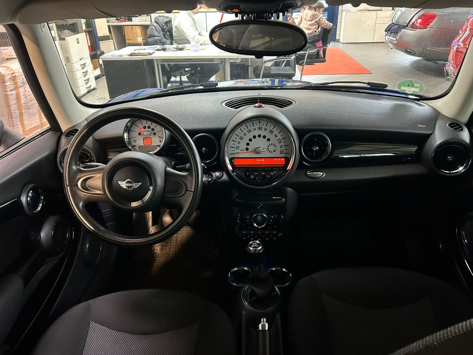 Fahrzeugabbildung MINI Mini Cooper*KLIMAAUT*AUX*BC*