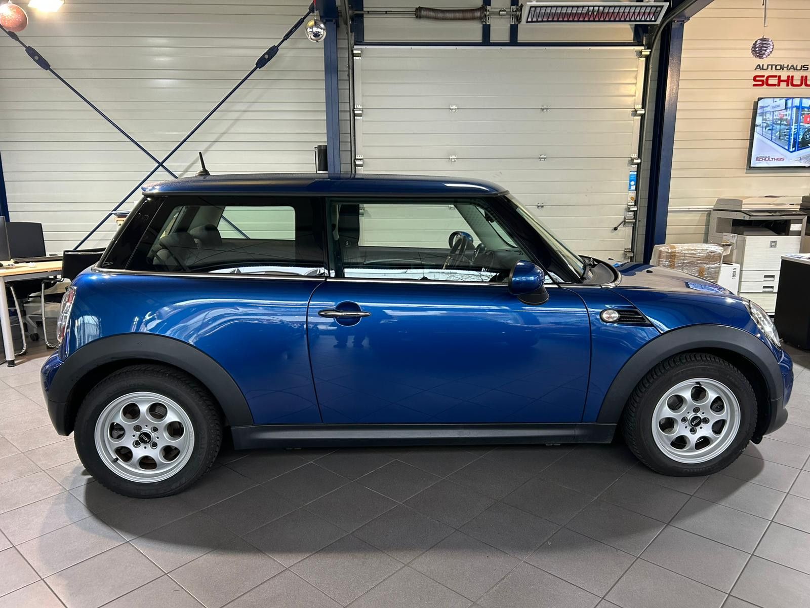Fahrzeugabbildung MINI Mini Cooper*KLIMAAUT*AUX*BC*