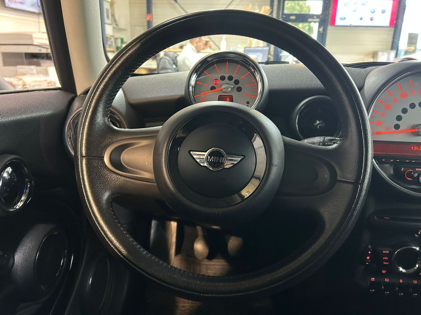 Fahrzeugabbildung MINI Mini Cooper*KLIMAAUT*AUX*BC*