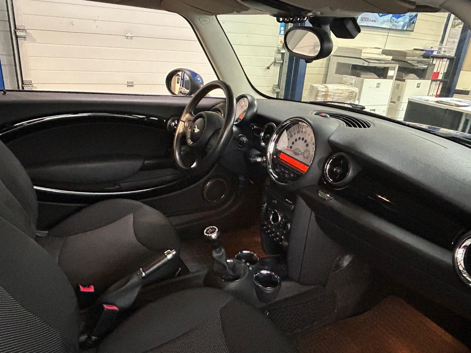 Fahrzeugabbildung MINI Mini Cooper*KLIMAAUT*AUX*BC*