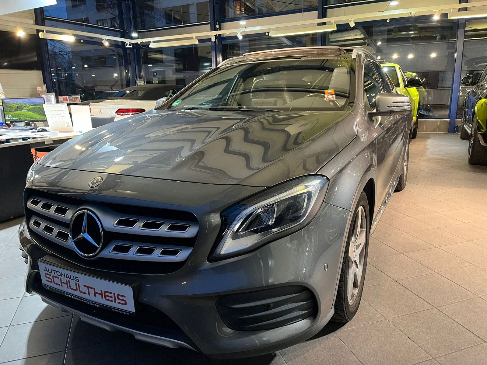 Mercedes-Benz GLA 200 AMG-PAKET*PANO*NAVI*LEDER*LED*