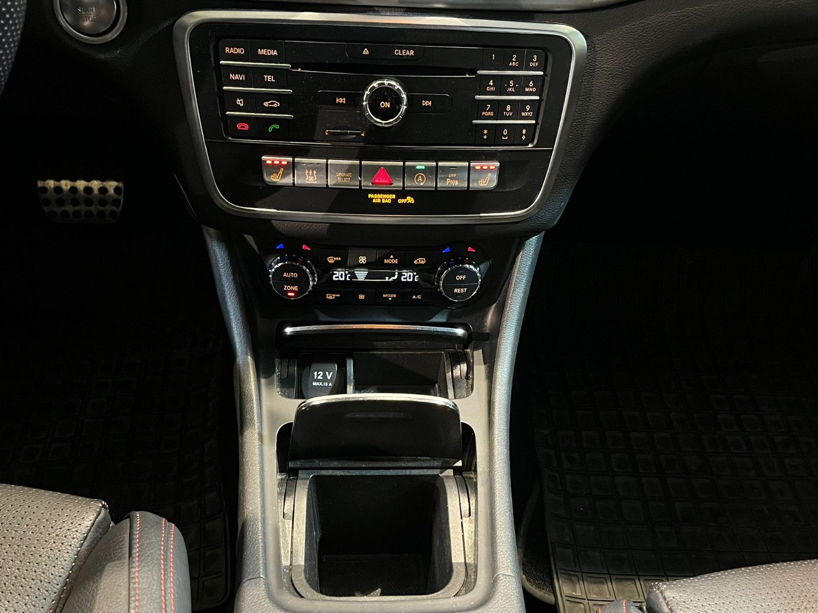 Fahrzeugabbildung Mercedes-Benz GLA 200 AMG-PAKET*PANO*NAVI*LEDER*LED*