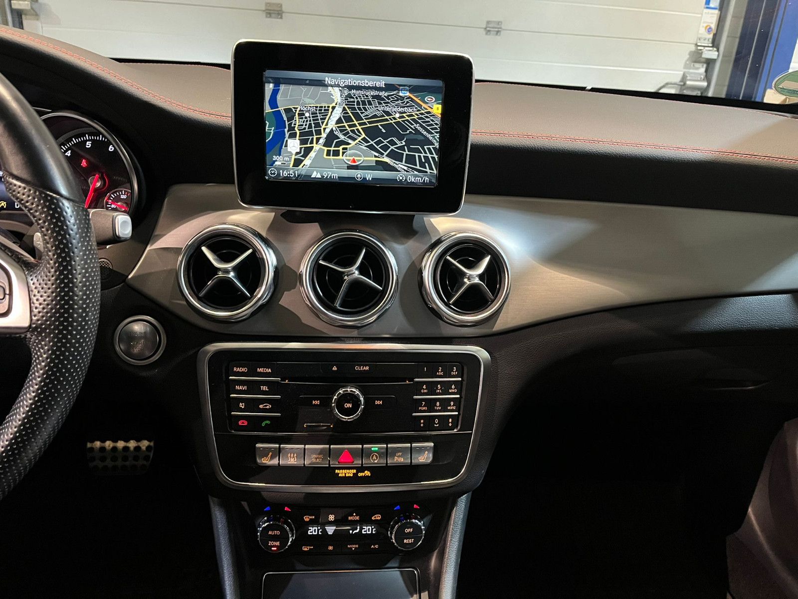 Fahrzeugabbildung Mercedes-Benz GLA 200 AMG-PAKET*PANO*NAVI*LEDER*LED*