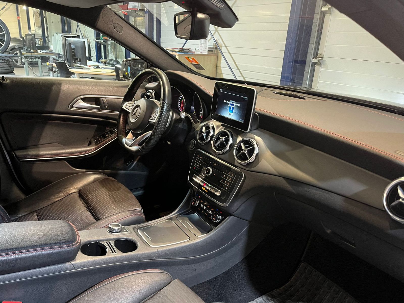 Fahrzeugabbildung Mercedes-Benz GLA 200 AMG-PAKET*PANO*NAVI*LEDER*LED*