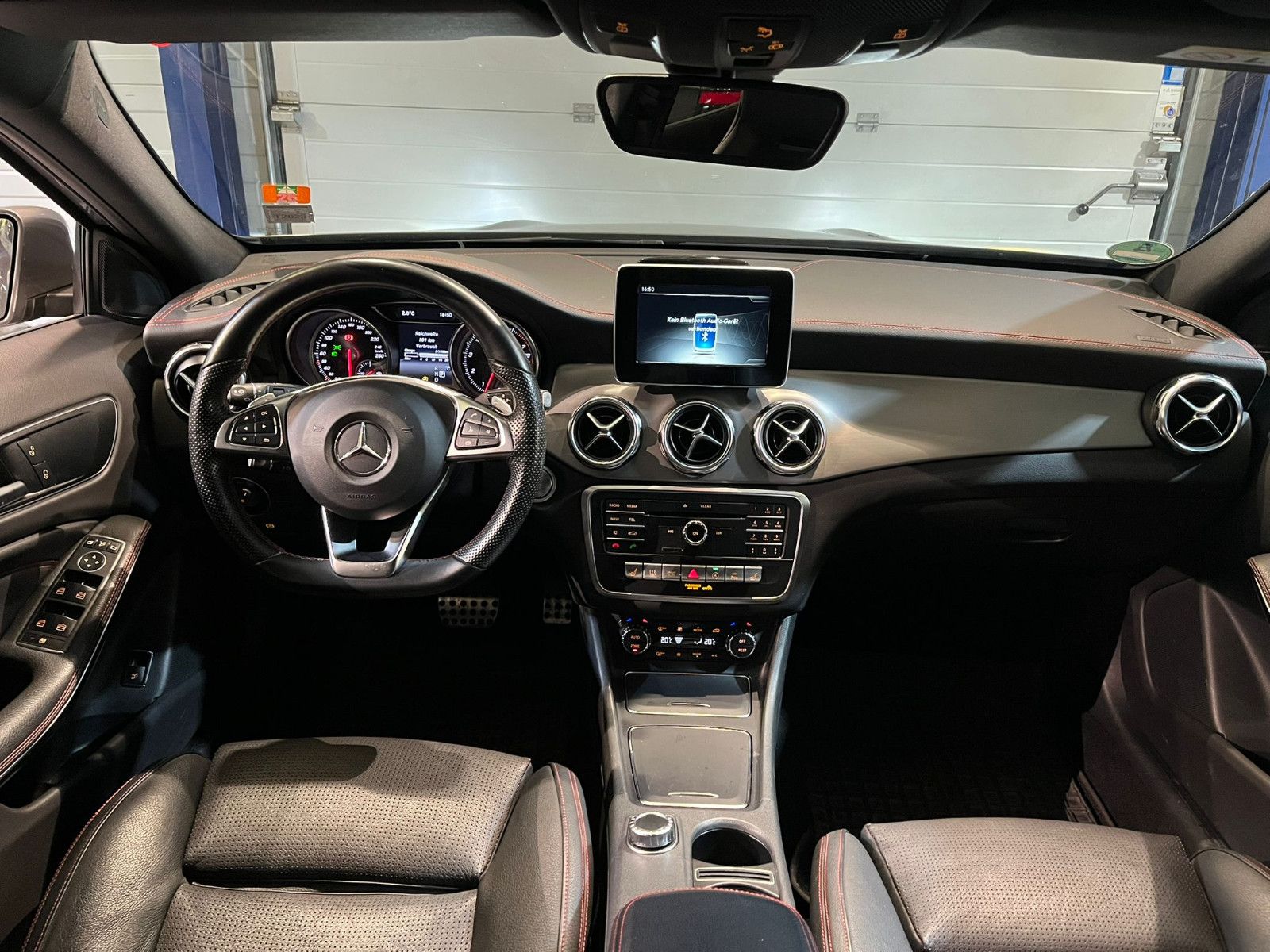 Fahrzeugabbildung Mercedes-Benz GLA 200 AMG-PAKET*PANO*NAVI*LEDER*LED*